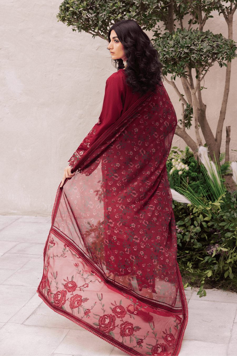 Iznik | Dahlia Embroidered Lawn | DL-01 - Pakistani Designer Dress - by Iznik | Type: Luxury - 100% Original at Saira Sultan