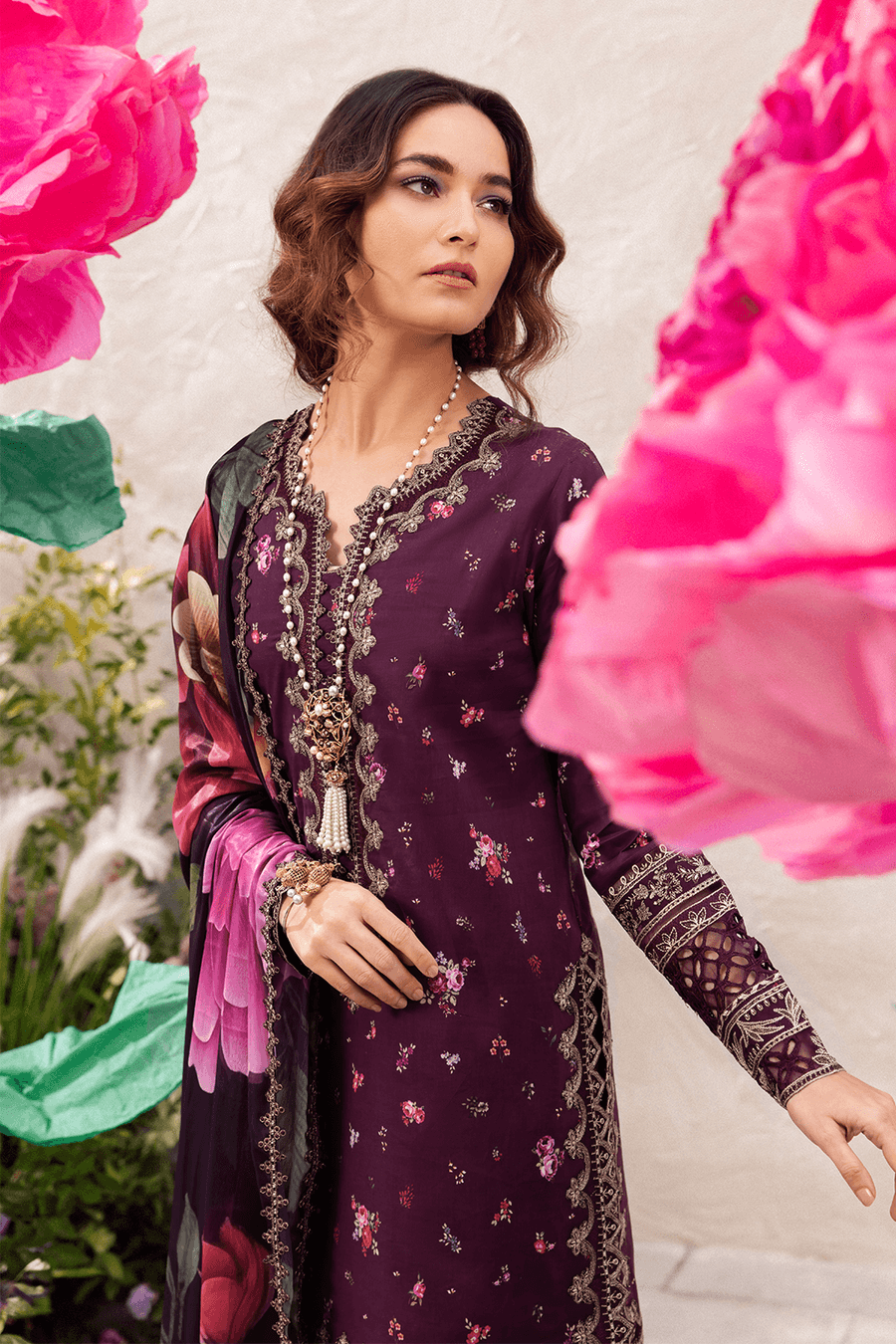 Iznik | Dahlia Embroidered Lawn | DL-06 - Pakistani Designer Dress - by Iznik | Type: Luxury - 100% Original at Saira Sultan