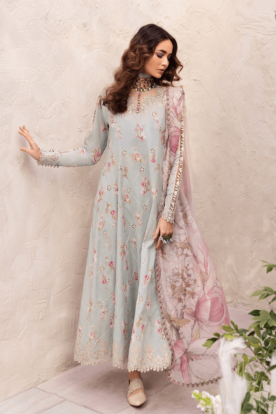 Iznik | Dahlia Embroidered Lawn | DL-10 - Pakistani Designer Dress - by Iznik | Type: Luxury - 100% Original at Saira Sultan