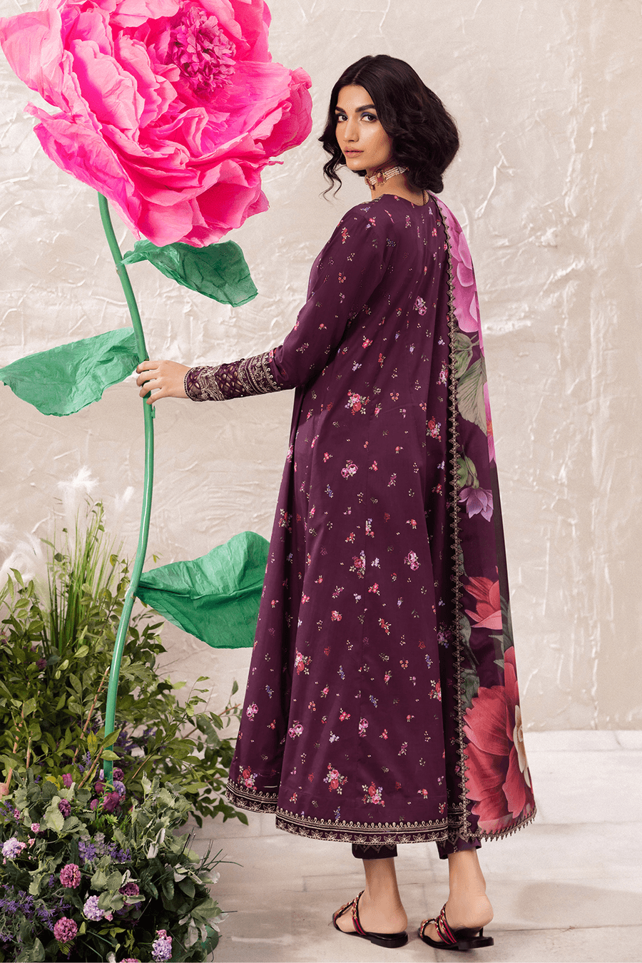 Iznik | Dahlia Embroidered Lawn | DL-06 - Pakistani Designer Dress - by Iznik | Type: Luxury - 100% Original at Saira Sultan