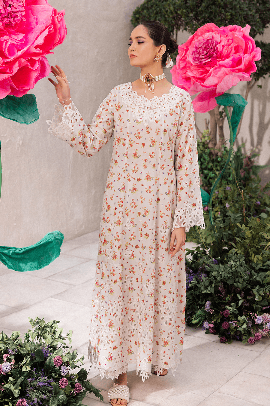 Iznik | Dahlia Embroidered Lawn | DL-05 - Pakistani Designer Dress - by Iznik | Type: Luxury - 100% Original at Saira Sultan