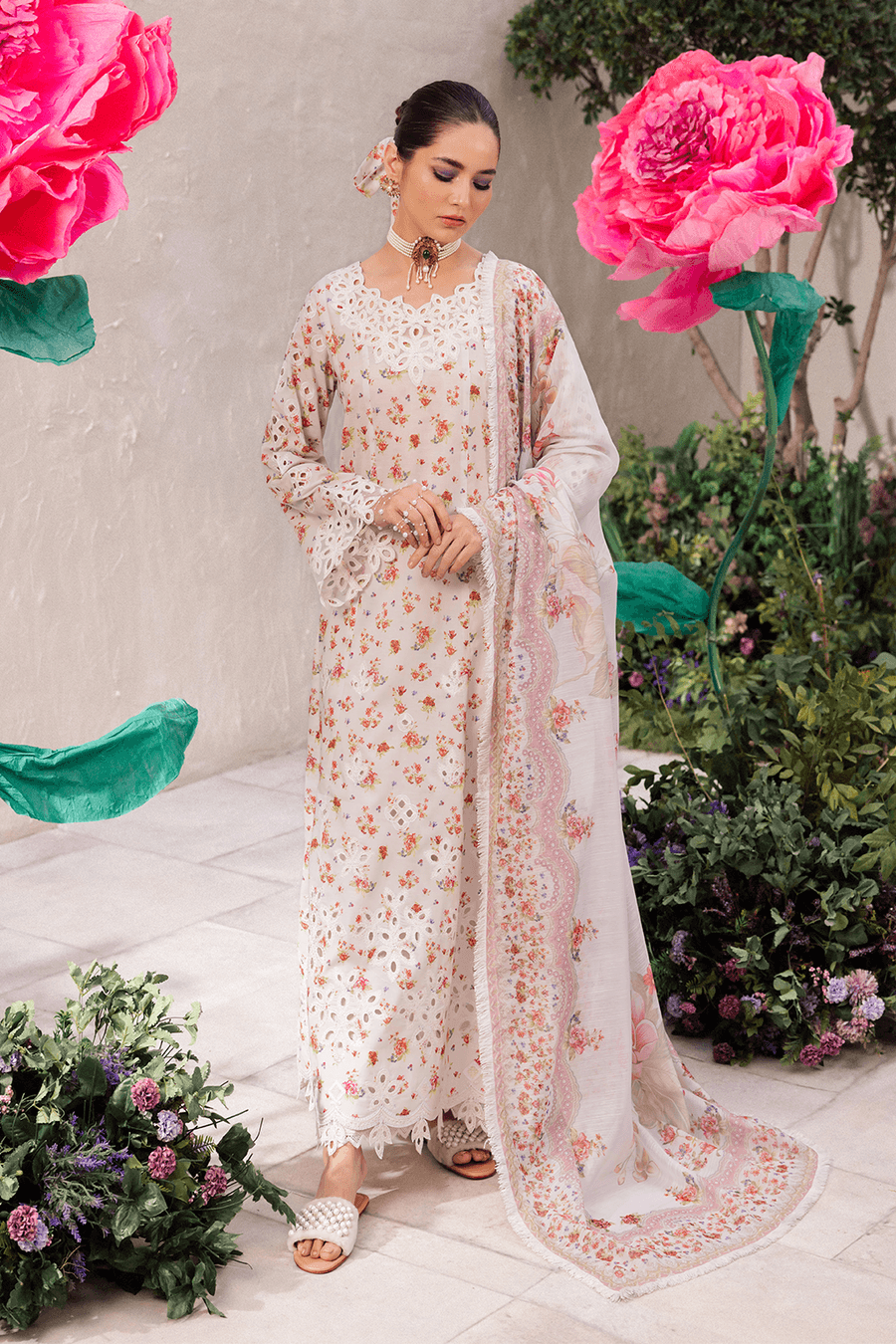 Iznik | Dahlia Embroidered Lawn | DL-05 - Pakistani Designer Dress - by Iznik | Type: Luxury - 100% Original at Saira Sultan