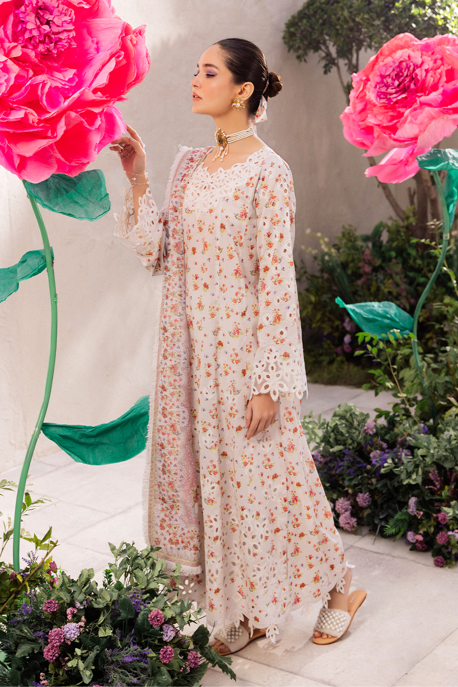 Iznik | Dahlia Embroidered Lawn | DL-05 - Pakistani Designer Dress - by Iznik | Type: Luxury - 100% Original at Saira Sultan