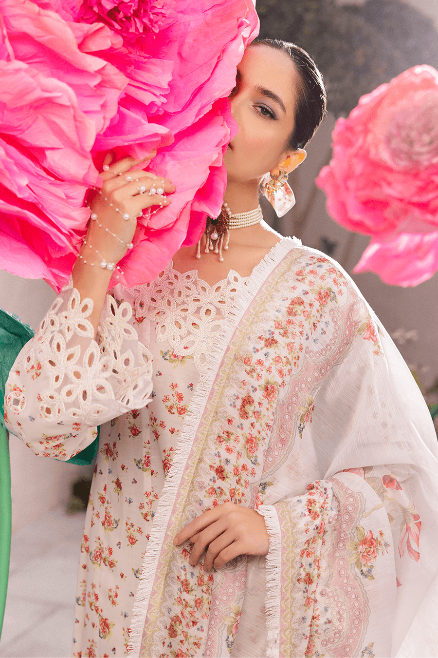 Iznik | Dahlia Embroidered Lawn | DL-05 - Pakistani Designer Dress - by Iznik | Type: Luxury - 100% Original at Saira Sultan