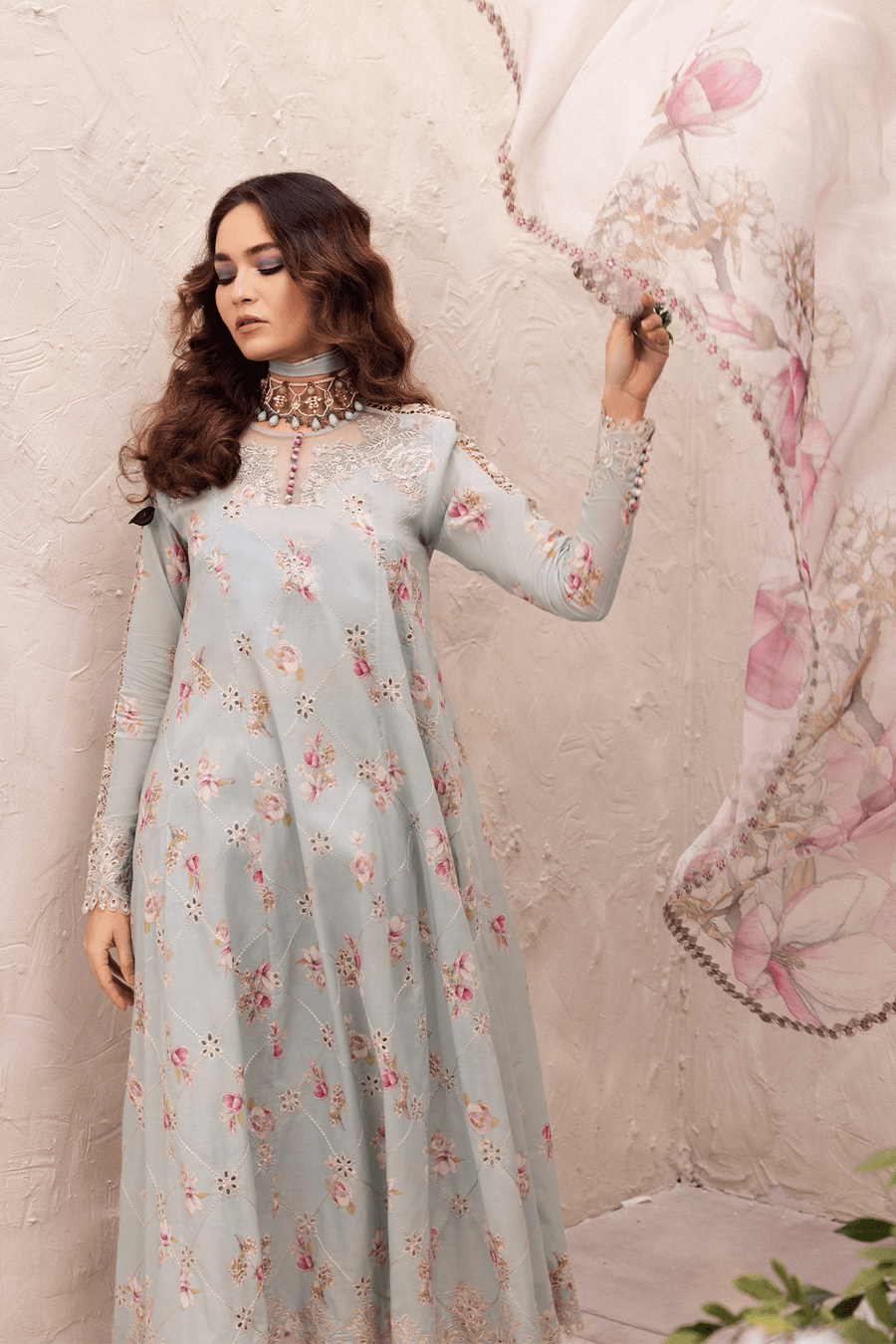 Iznik | Dahlia Embroidered Lawn | DL-10 - Pakistani Designer Dress - by Iznik | Type: Luxury - 100% Original at Saira Sultan