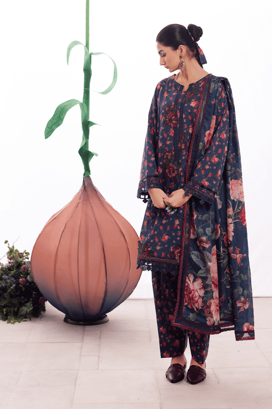 Iznik | Dahlia Embroidered Lawn | DL-07 - Pakistani Designer Dress - by Iznik | Type: Luxury - 100% Original at Saira Sultan