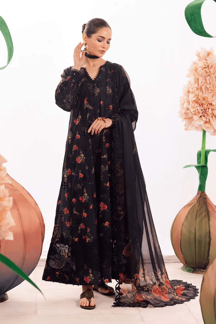 Iznik | Dahlia Embroidered Lawn | DL-08 - Pakistani Designer Dress - by Iznik | Type: Luxury - 100% Original at Saira Sultan