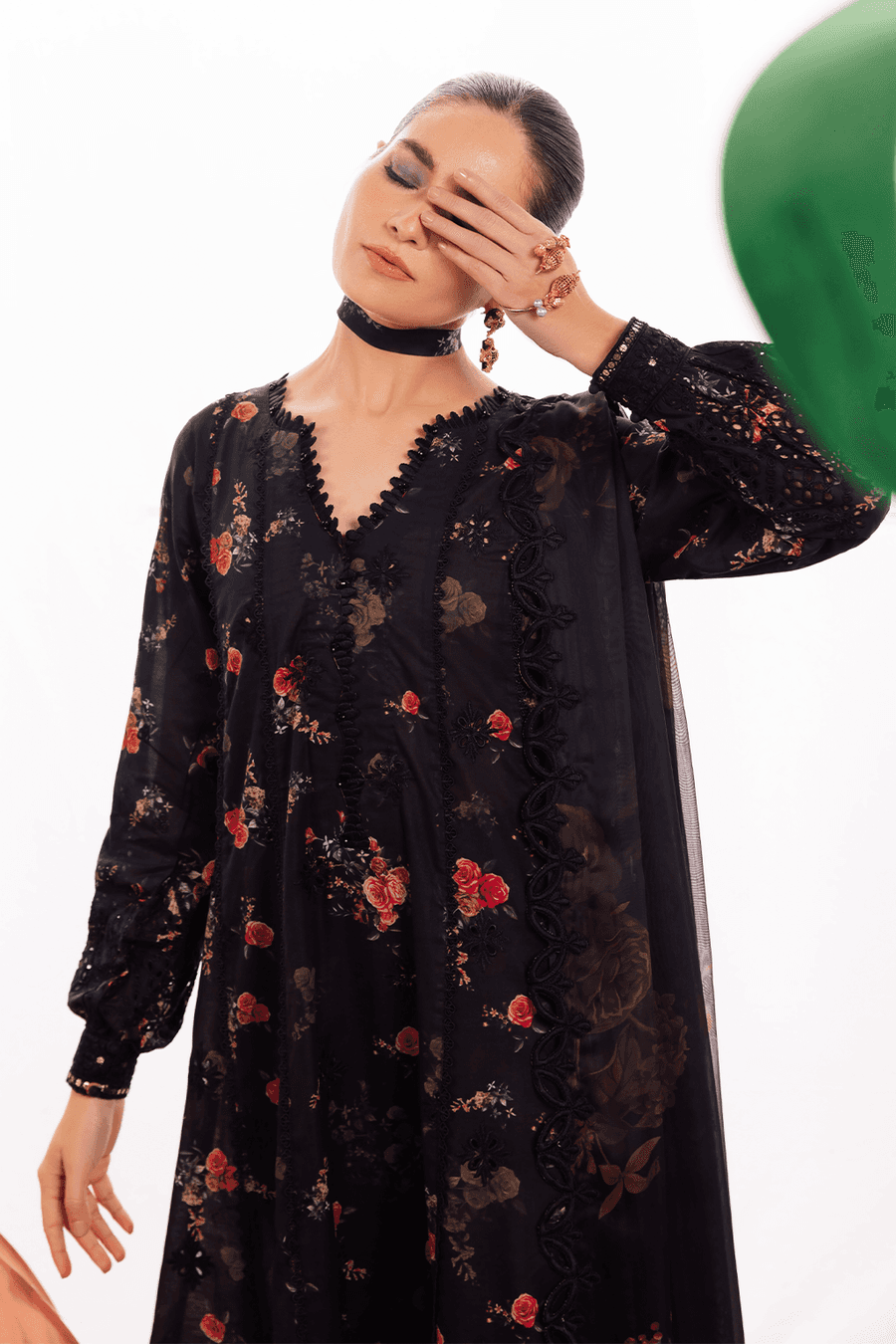 Iznik | Dahlia Embroidered Lawn | DL-08 - Pakistani Designer Dress - by Iznik | Type: Luxury - 100% Original at Saira Sultan