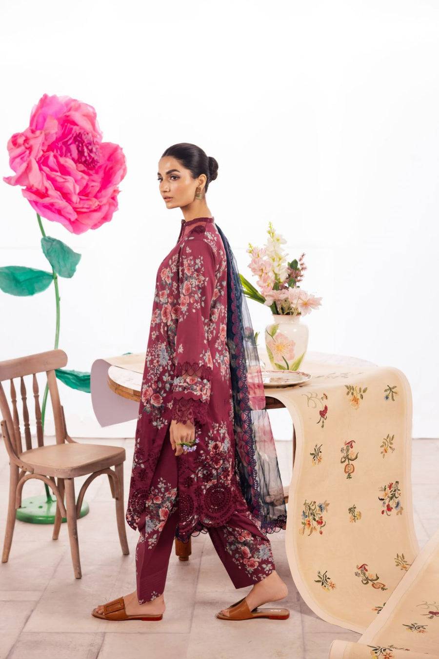 Iznik | Dahlia Embroidered Lawn | DL-11 - Pakistani Designer Dress - by Iznik | Type: Luxury - 100% Original at Saira Sultan