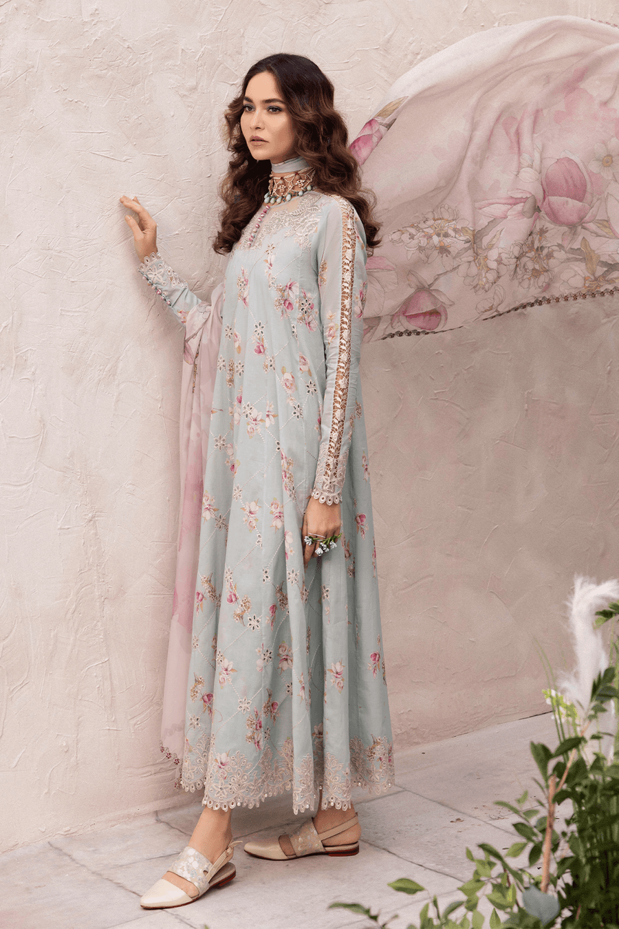 Iznik | Dahlia Embroidered Lawn | DL-10 - Pakistani Designer Dress - by Iznik | Type: Luxury - 100% Original at Saira Sultan