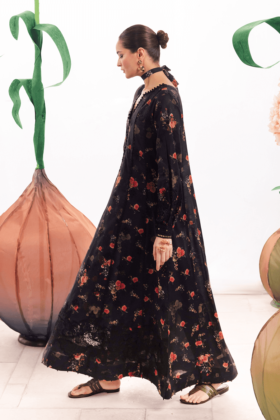 Iznik | Dahlia Embroidered Lawn | DL-08 - Pakistani Designer Dress - by Iznik | Type: Luxury - 100% Original at Saira Sultan