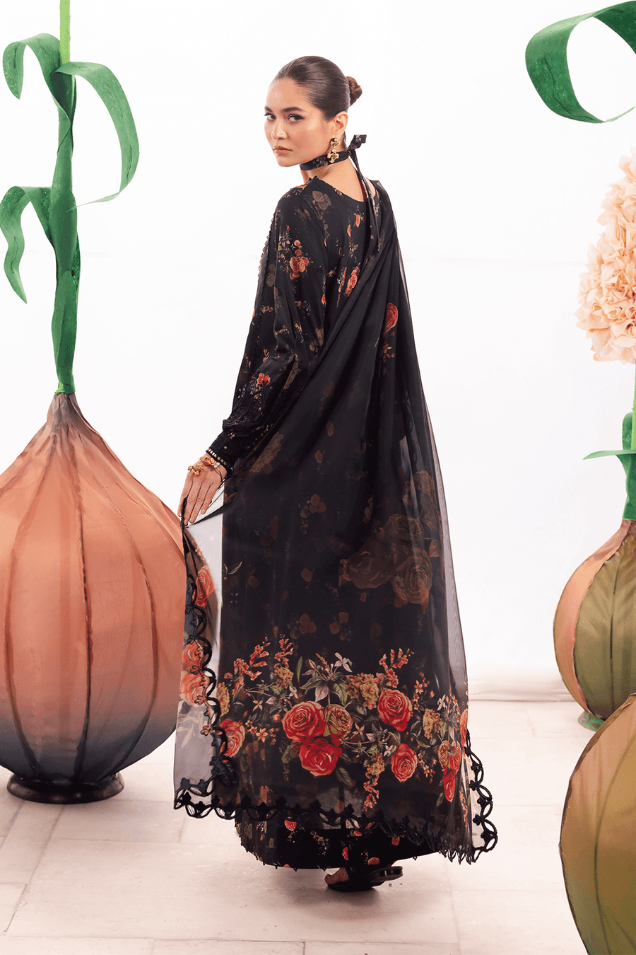 Iznik | Dahlia Embroidered Lawn | DL-08 - Pakistani Designer Dress - by Iznik | Type: Luxury - 100% Original at Saira Sultan