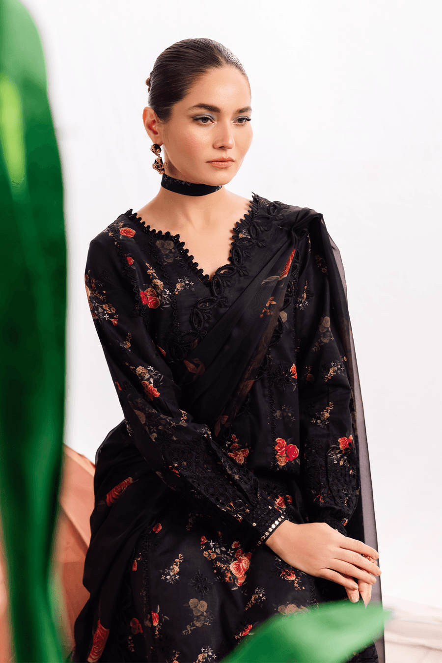Iznik | Dahlia Embroidered Lawn | DL-08 - Pakistani Designer Dress - by Iznik | Type: Luxury - 100% Original at Saira Sultan