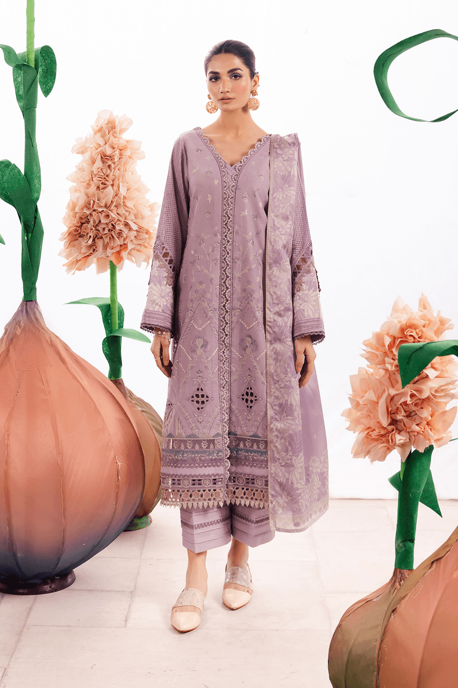 Iznik | Dahlia Embroidered Lawn | DL-04 - Pakistani Designer Dress - by Iznik | Type: Luxury - 100% Original at Saira Sultan