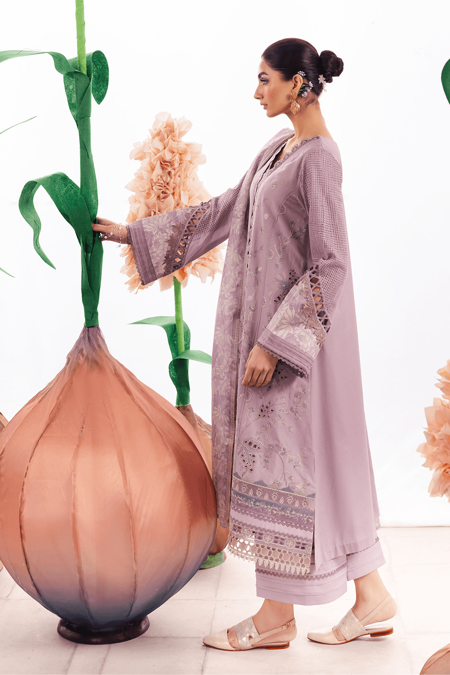 Iznik | Dahlia Embroidered Lawn | DL-04 - Pakistani Designer Dress - by Iznik | Type: Luxury - 100% Original at Saira Sultan
