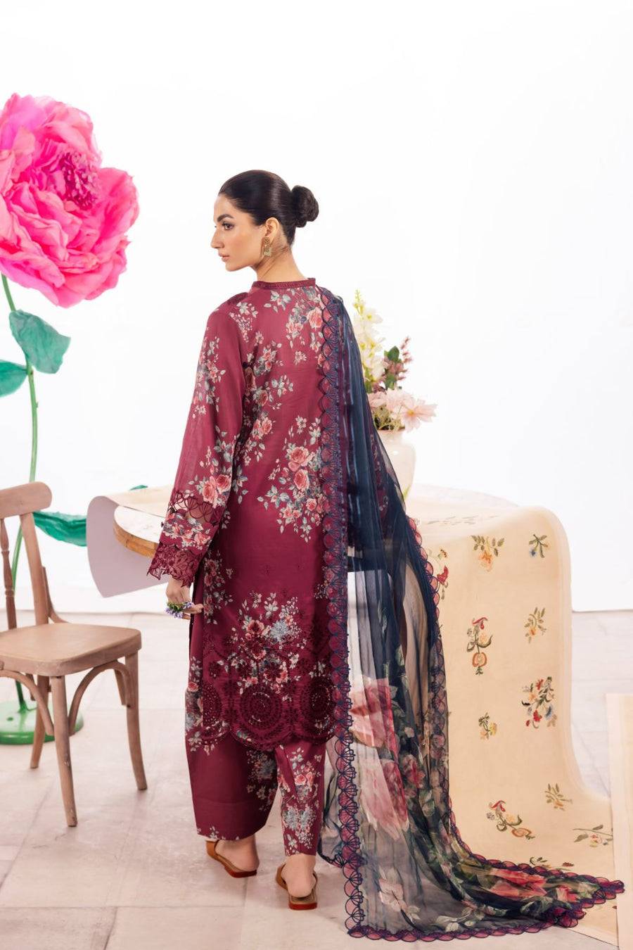 Iznik | Dahlia Embroidered Lawn | DL-11 - Pakistani Designer Dress - by Iznik | Type: Luxury - 100% Original at Saira Sultan