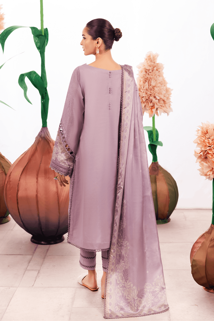 Iznik | Dahlia Embroidered Lawn | DL-04 - Pakistani Designer Dress - by Iznik | Type: Luxury - 100% Original at Saira Sultan