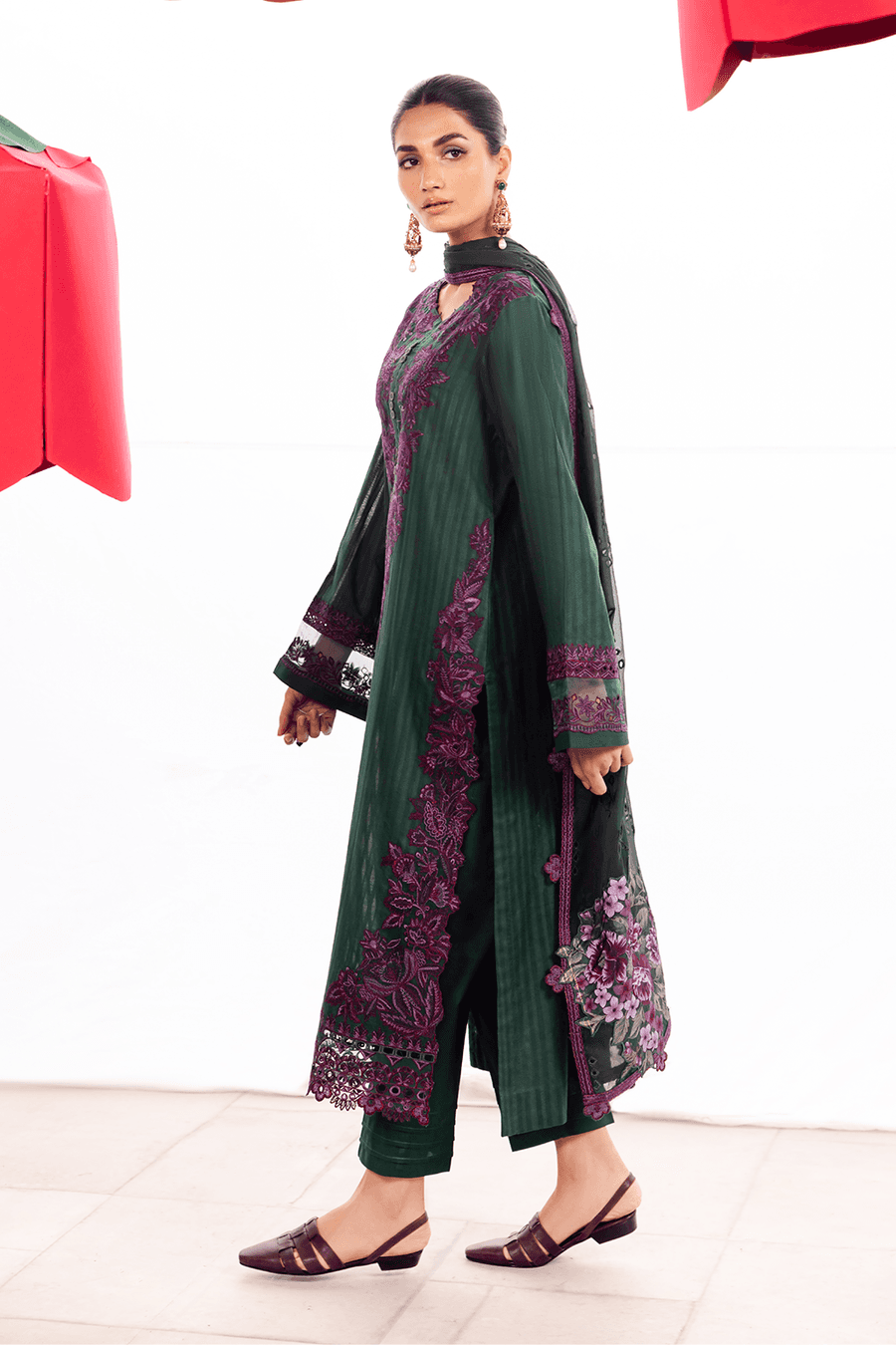 Iznik | Dahlia Embroidered Lawn | DL-02 - Pakistani Designer Dress - by Iznik | Type: Luxury - 100% Original at Saira Sultan