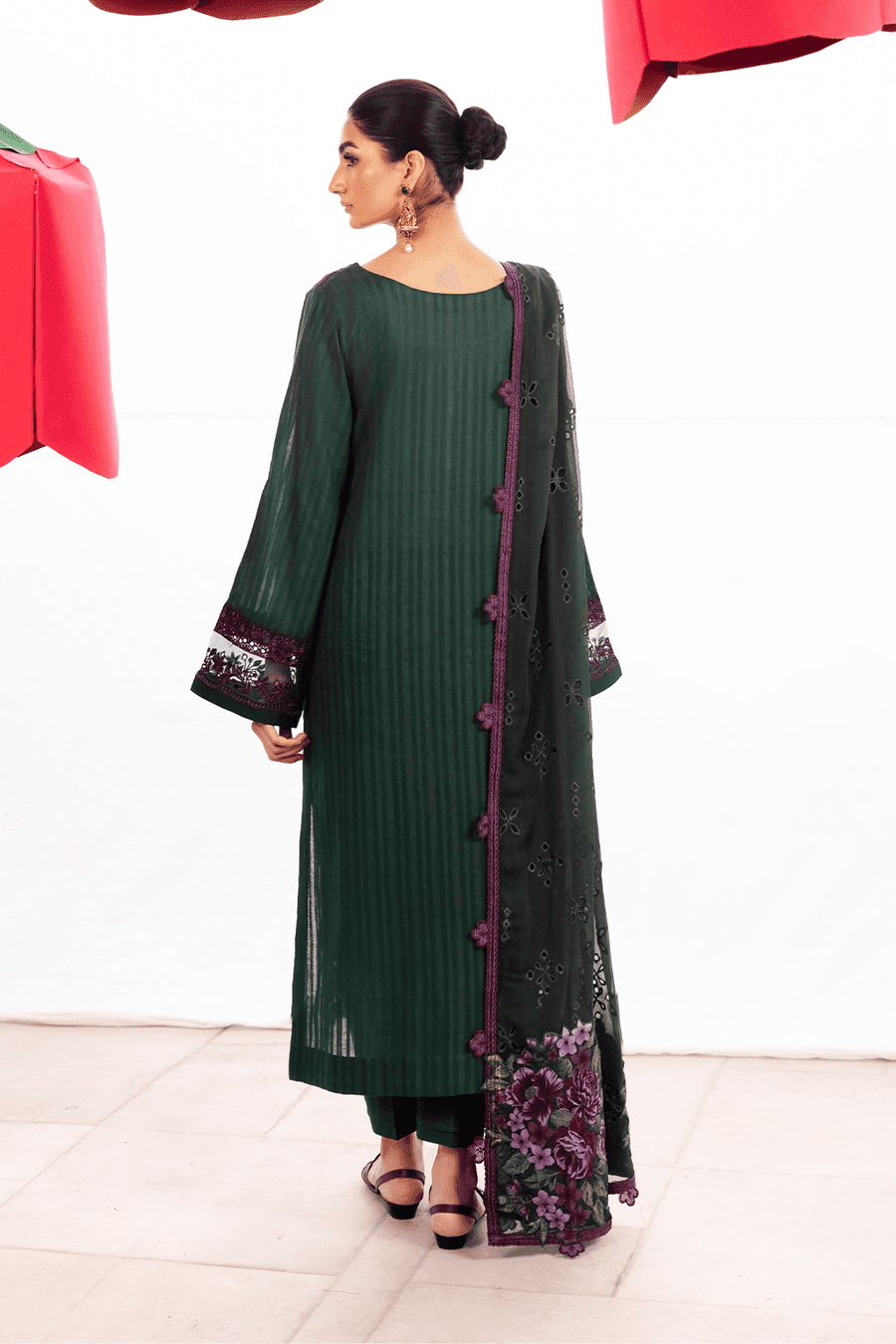 Iznik | Dahlia Embroidered Lawn | DL-02 - Pakistani Designer Dress - by Iznik | Type: Luxury - 100% Original at Saira Sultan
