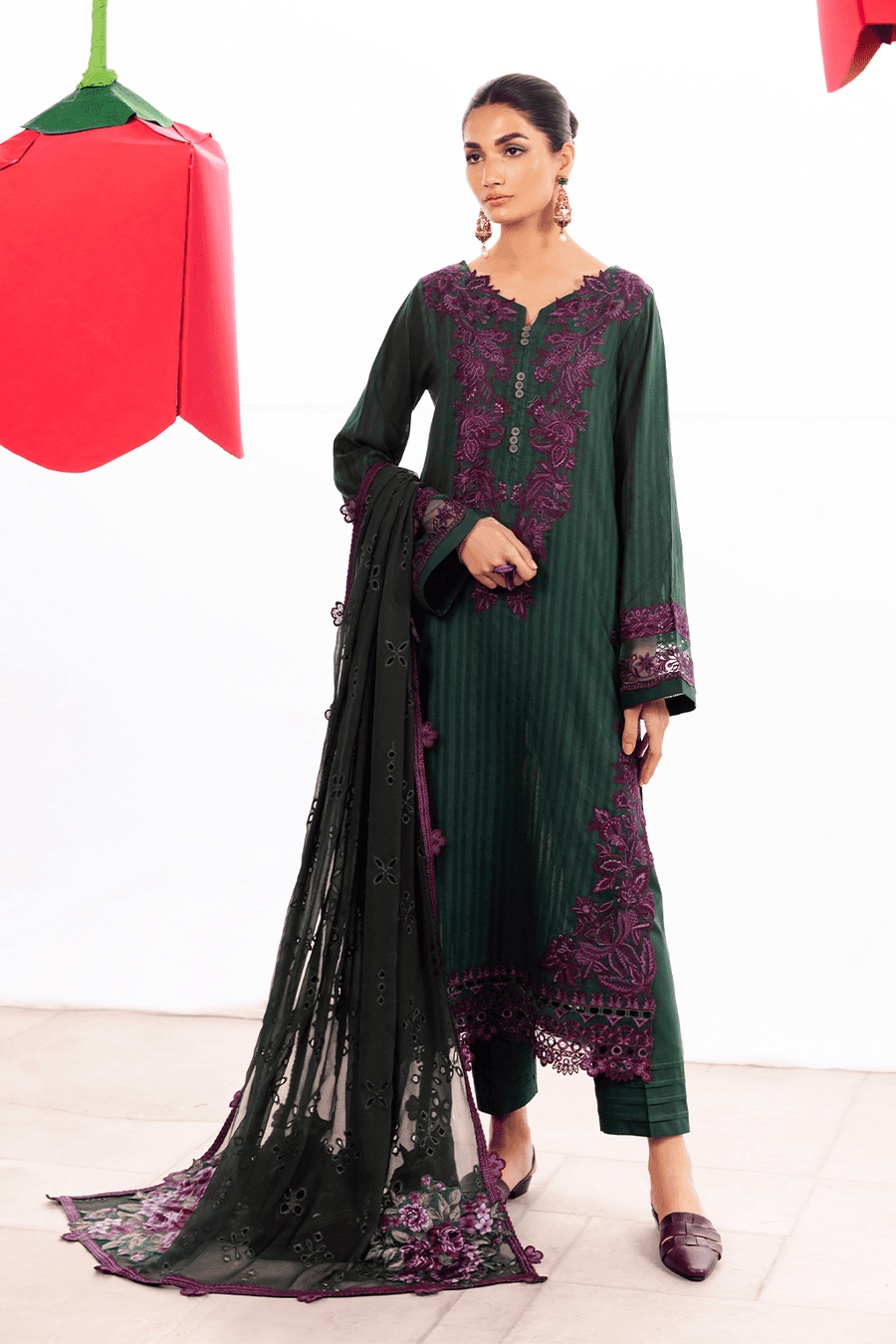 Iznik | Dahlia Embroidered Lawn | DL-02 - Pakistani Designer Dress - by Iznik | Type: Luxury - 100% Original at Saira Sultan