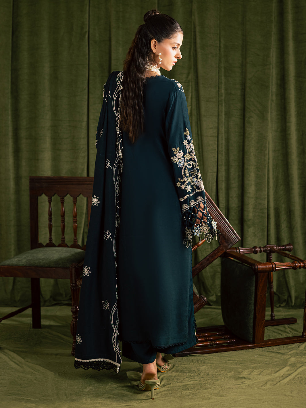 Mahnur | Kaia Slub Linen 25 | K - 07 | 3 PC LINEN - Pakistani Designer Dress - by Mahnur - Type : Ladies Clothes - 100% Original at Saira Sultan