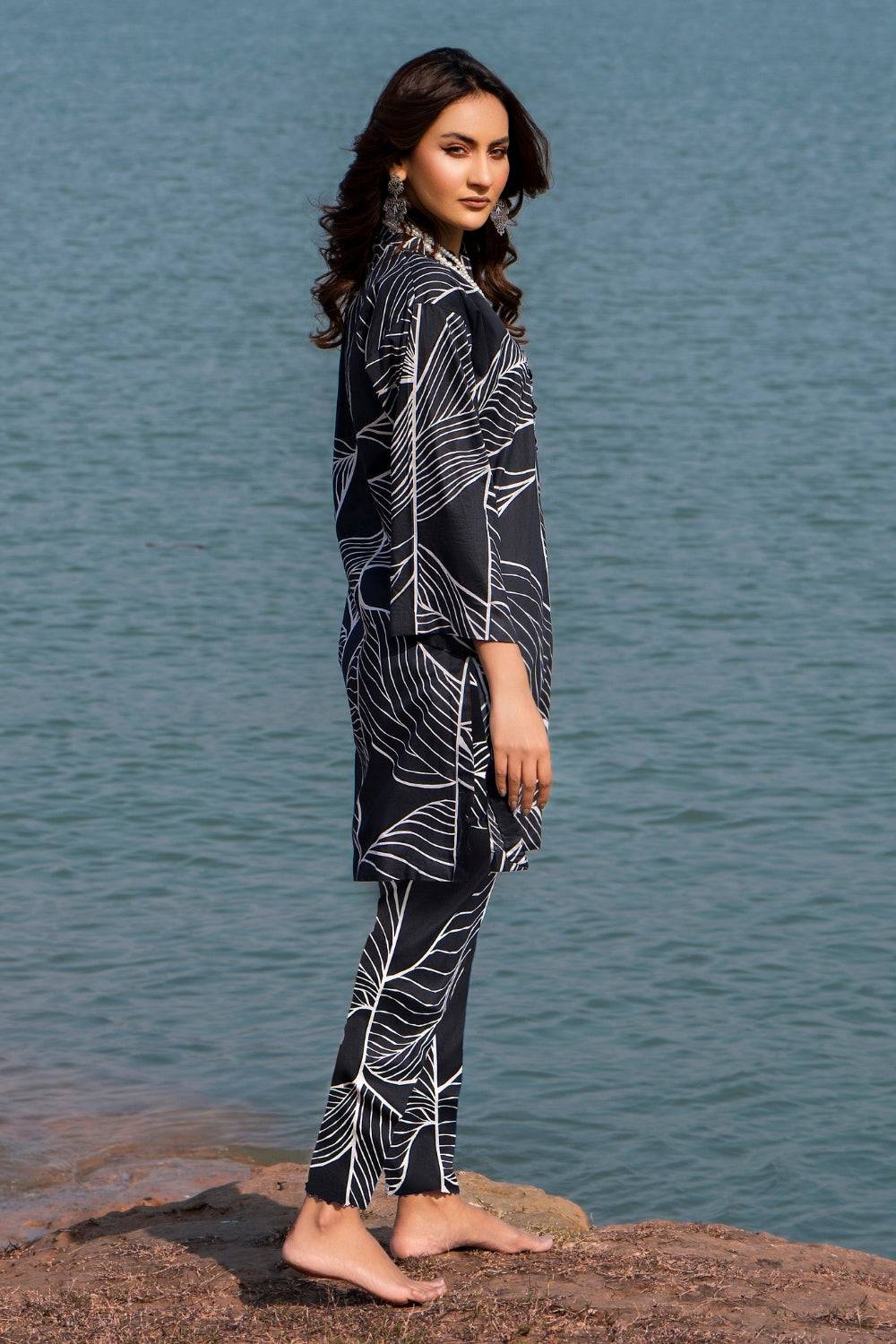 Ittehad | Embroidered Lawn | I-33 - Pakistani Designer Dress - by Ittehad | Type: Luxury - 100% Original at Saira Sultan