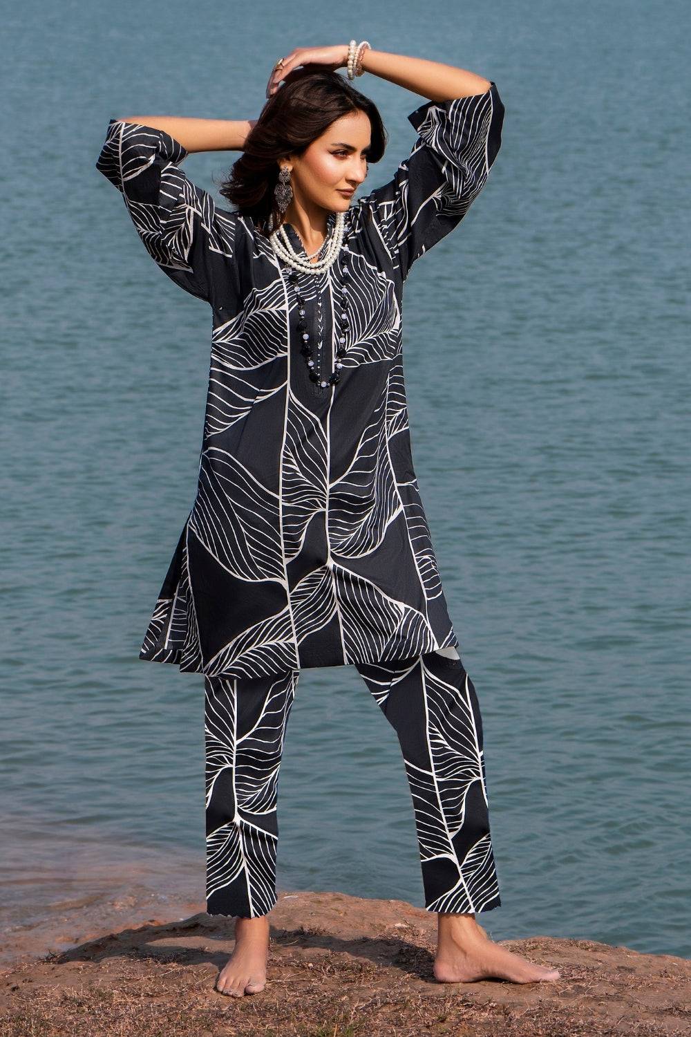 Ittehad | Embroidered Lawn | I-33 - Pakistani Designer Dress - by Ittehad | Type: Luxury - 100% Original at Saira Sultan