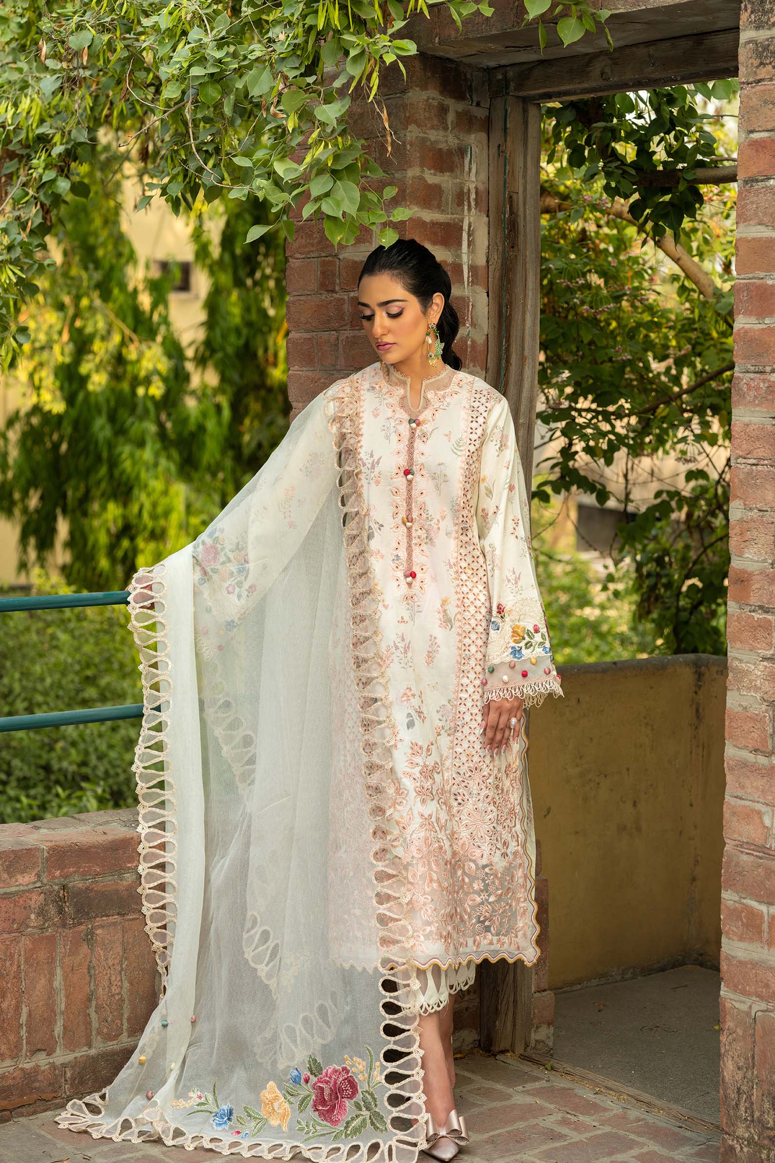 Maryam Hussain | Luxury Lawn 25 | Batik - Pakistani Designer Dress - by Maryam Hussain | Type: Ladies Clothes - 100% Original at Saira Sultan