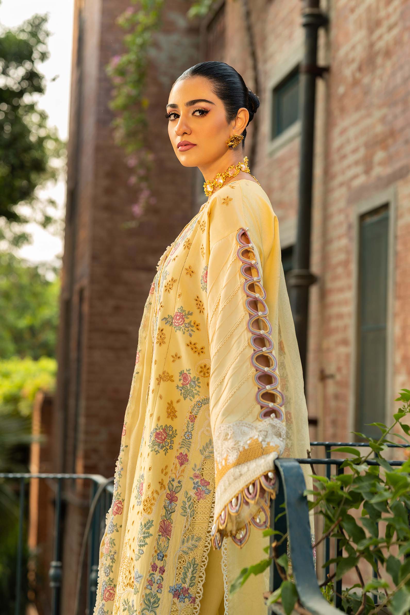 Maryam Hussain | Luxury Lawn 25 | Marjaan - Pakistani Designer Dress - by Maryam Hussain | Type: Ladies Clothes - 100% Original at Saira Sultan