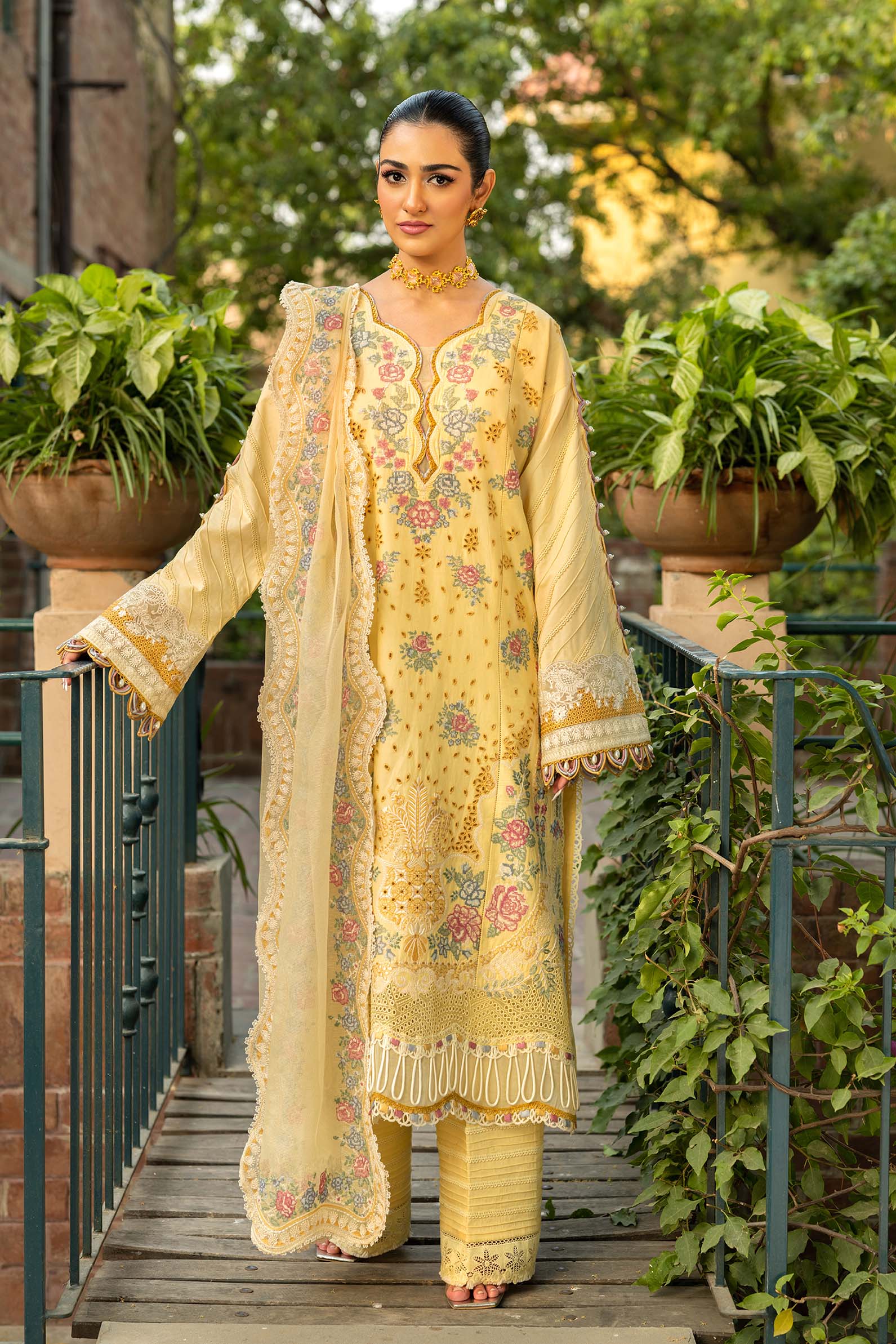 Maryam Hussain | Luxury Lawn 25 | Marjaan - Pakistani Designer Dress - by Maryam Hussain | Type: Ladies Clothes - 100% Original at Saira Sultan