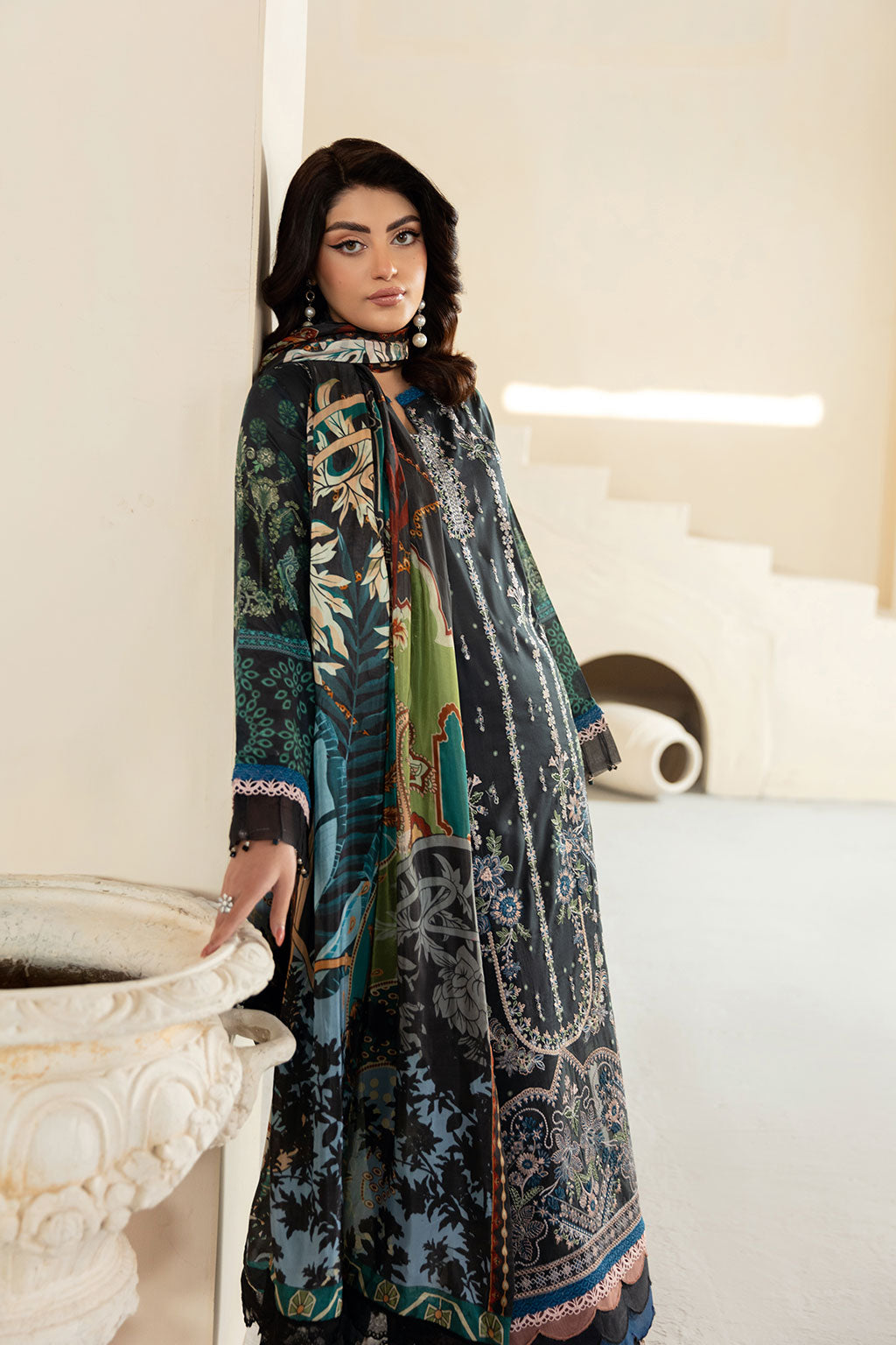 Ramsha | Mashaal Luxury Lawn | L-1301 M Black Lawn