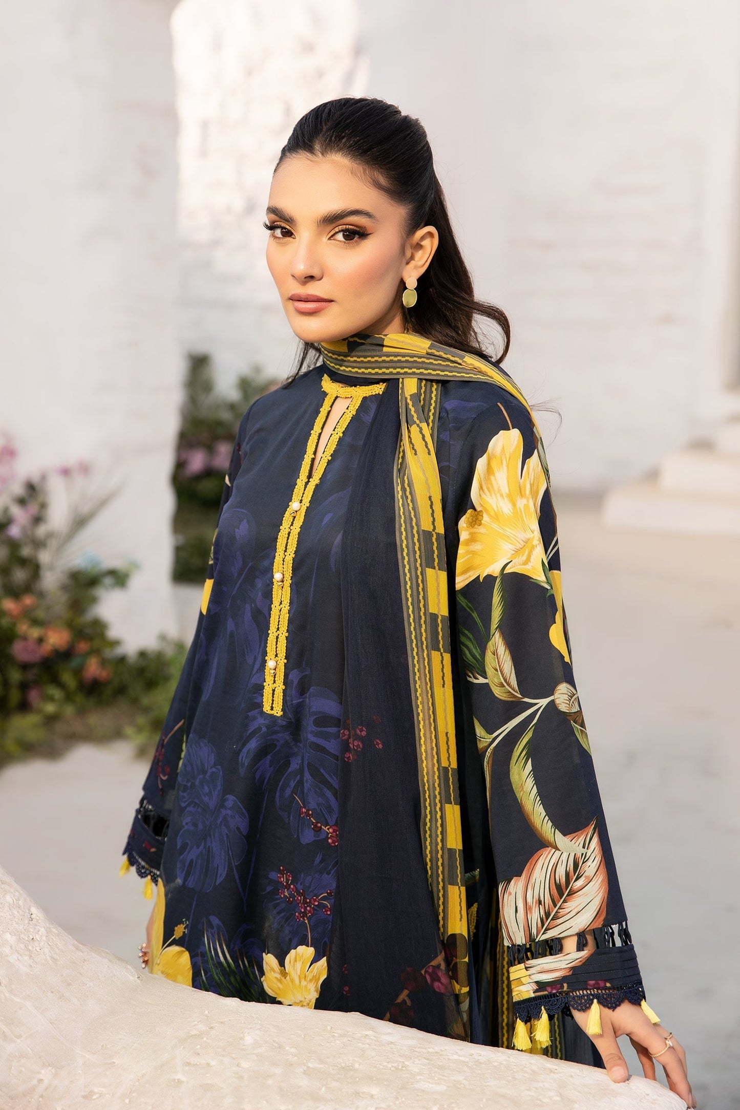 Maria B | M Basic Summer Lawn 25 | MB-CUS25-710B M Dark Blue Lawn