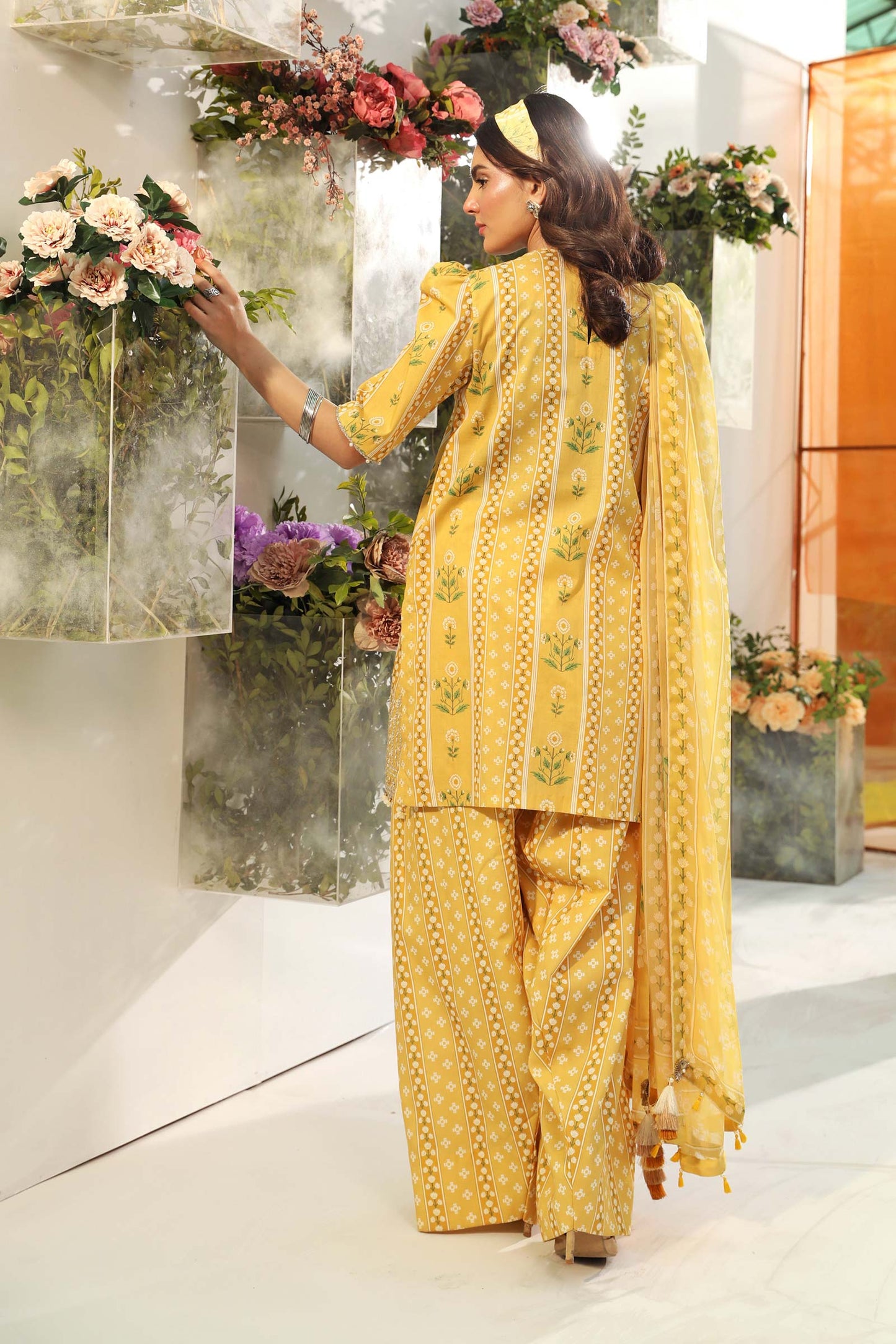 Maria B | M Basic Summer Lawn 25 | MB-CUS25-711A S Yellow Slub Lawn