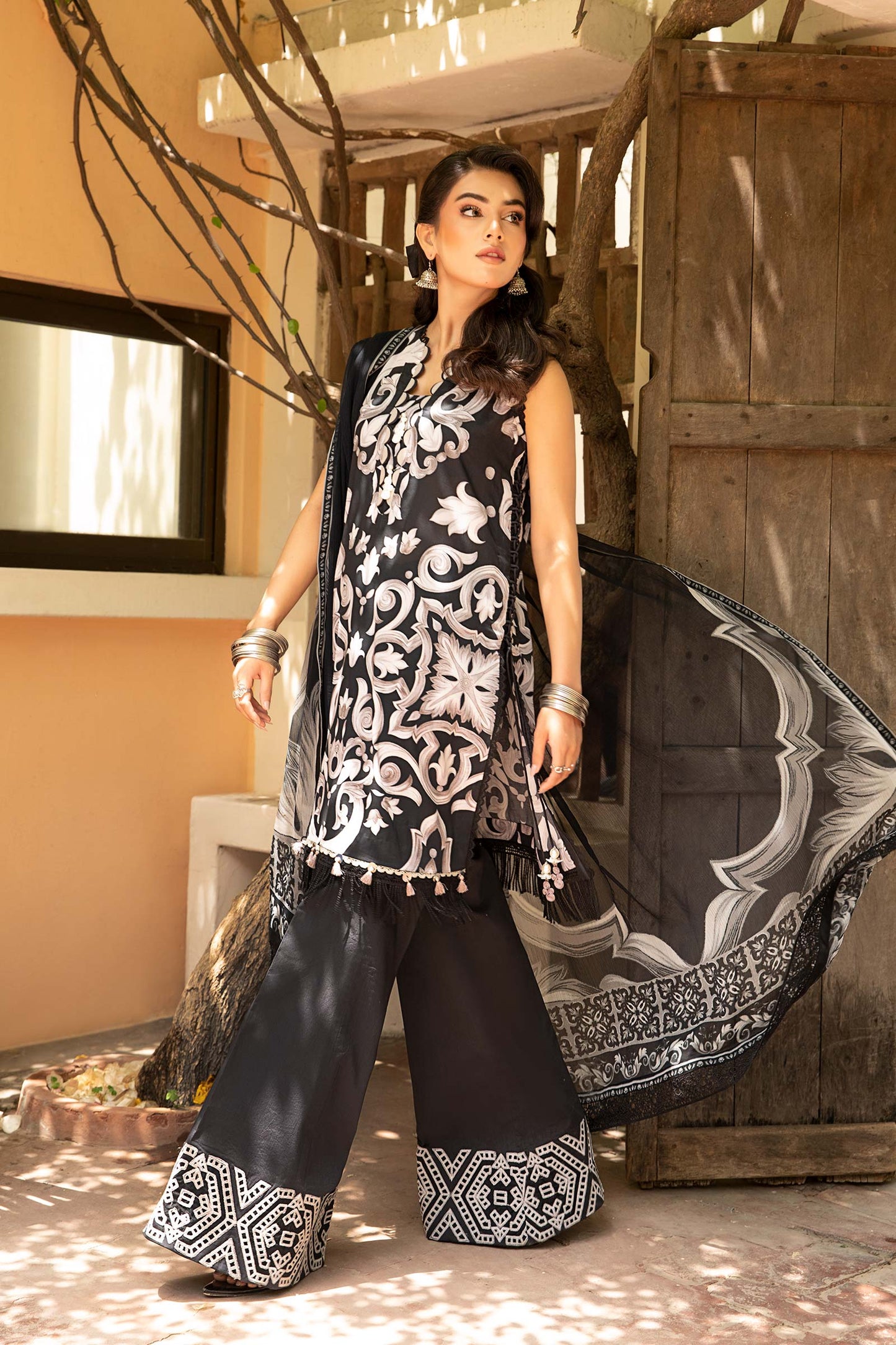 Maria B | Eid Basic Lawn | MB-CUS25-904B S Black Lawn