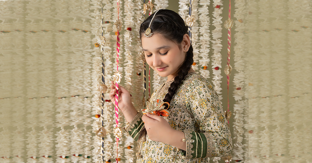 Maria B | 3 Piece Embroidered Lawn Suit | MKD-EF25-27