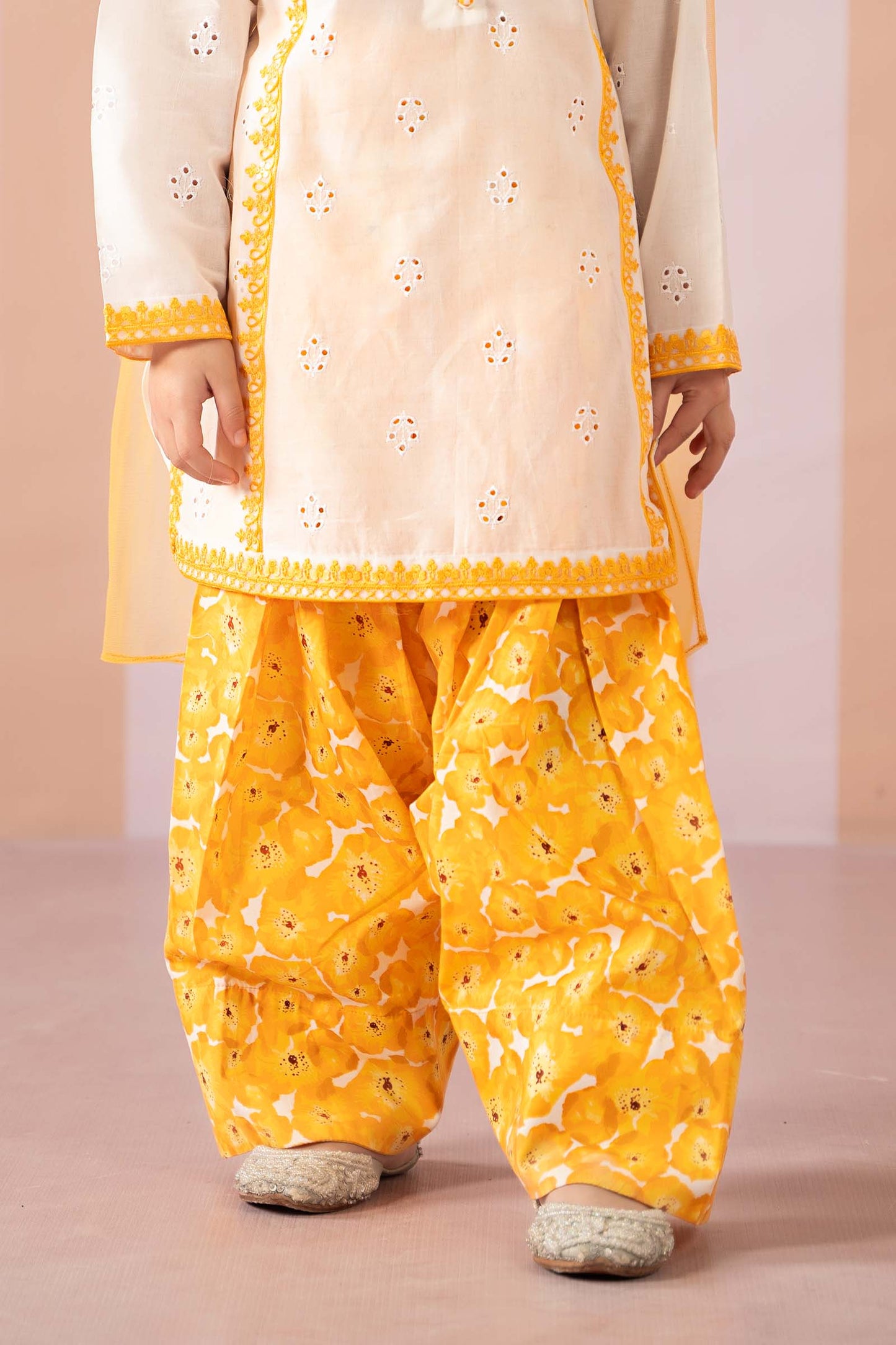 Maria B | 3 Piece Embroidered Lawn Suit | MKD-EF25-66 12-Oct White