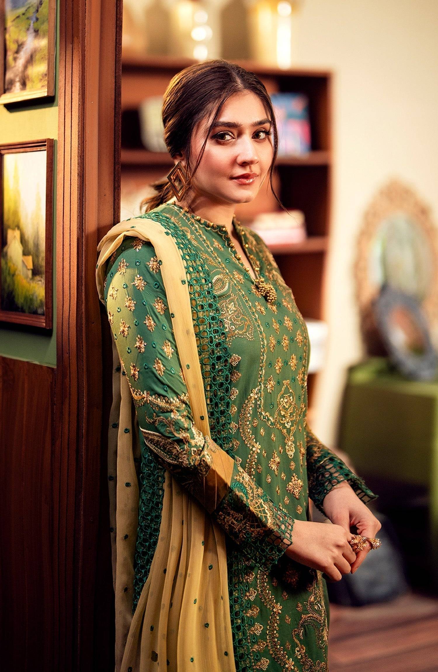 Maryum N Maria | Luxury Lawn 24 | Dure - Pakistani Designer Dress - by Maryum N Maria | Type: Luxury - 100% Original at Saira Sultan