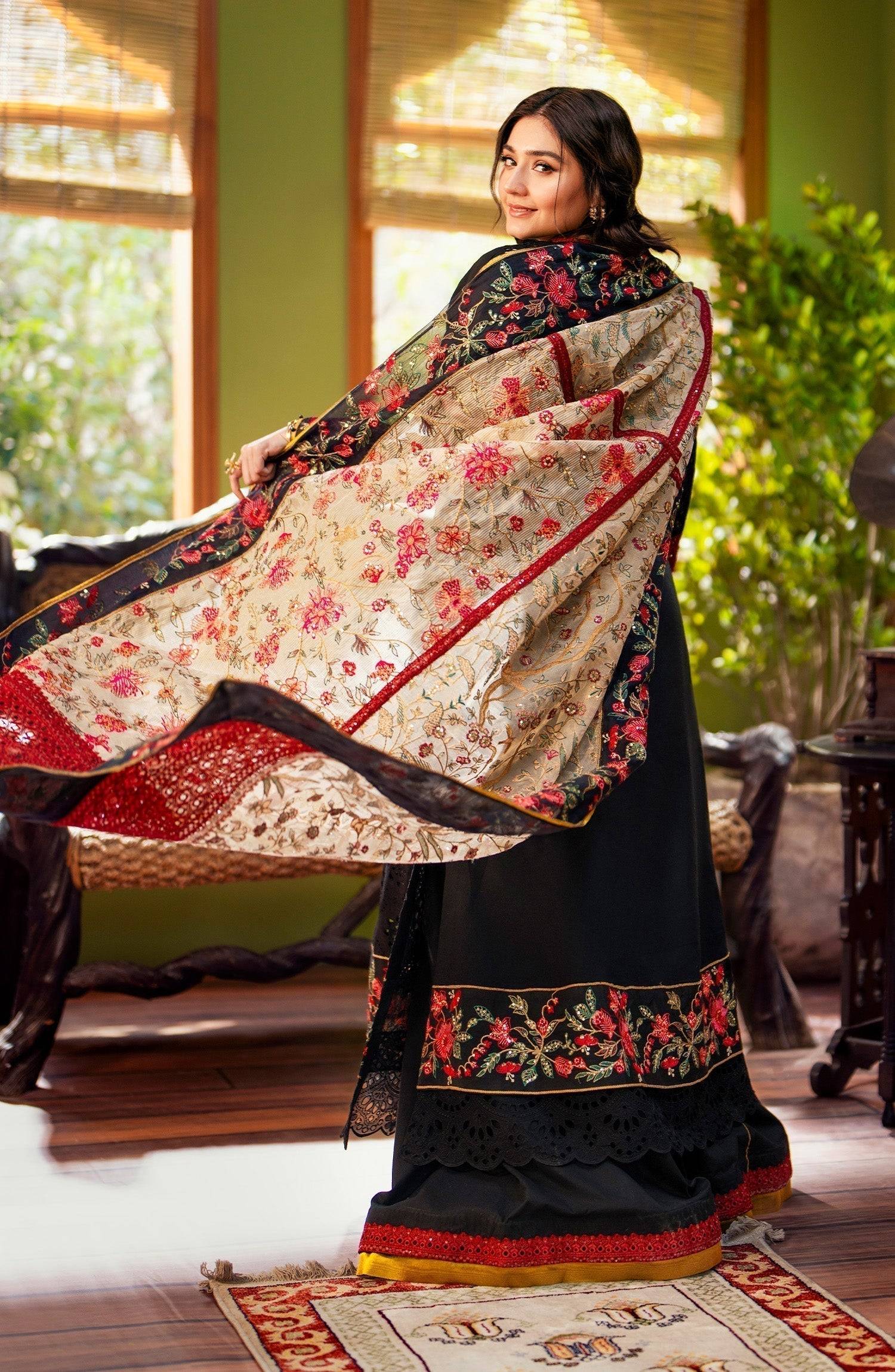Maryum N Maria | Luxury Lawn 24 | Zayna - Pakistani Designer Dress - by Maryum N Maria | Type: Luxury - 100% Original at Saira Sultan