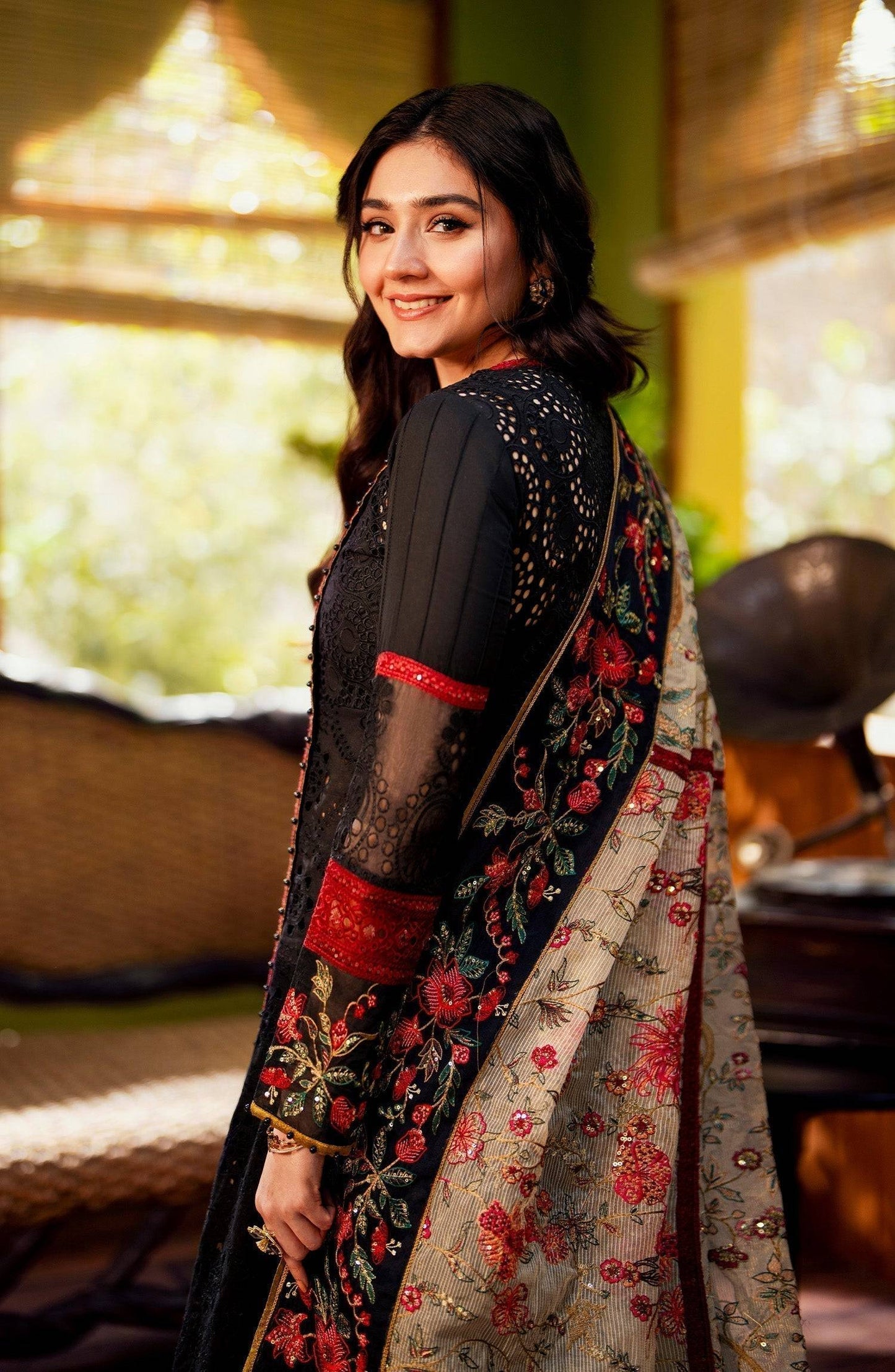 Maryum N Maria | Luxury Lawn 24 | Zayna - Pakistani Designer Dress - by Maryum N Maria | Type: Luxury - 100% Original at Saira Sultan