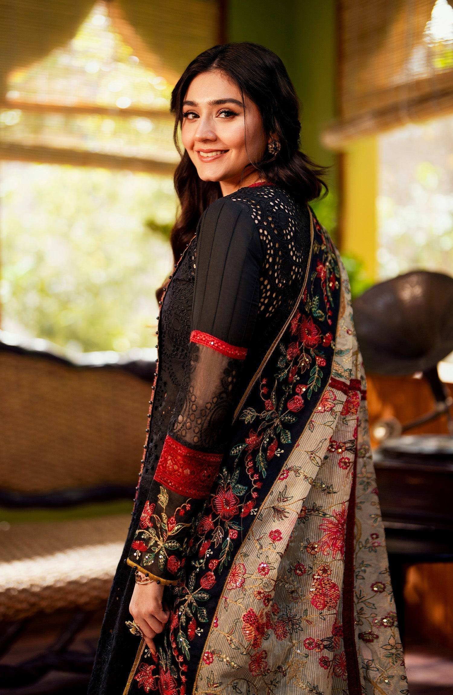 Maryum N Maria | Luxury Lawn 24 | Zayna - Pakistani Designer Dress - by Maryum N Maria | Type: Luxury - 100% Original at Saira Sultan
