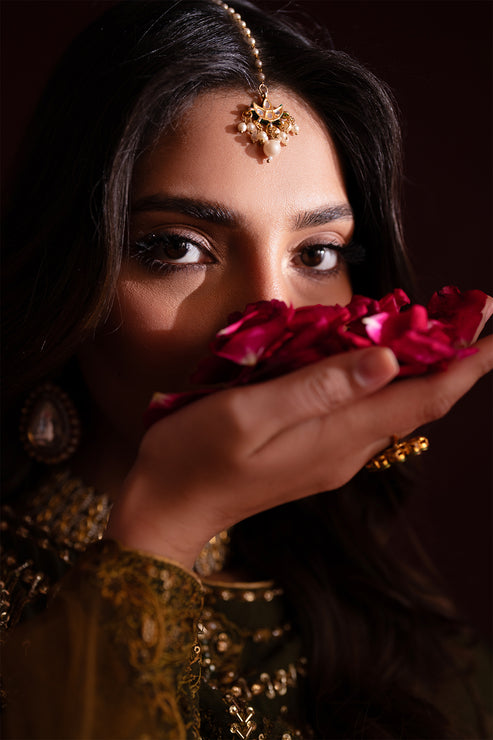 Emaan Adeel | Nooresha Formals 25 | Sunoora M Olive Green Chiffon