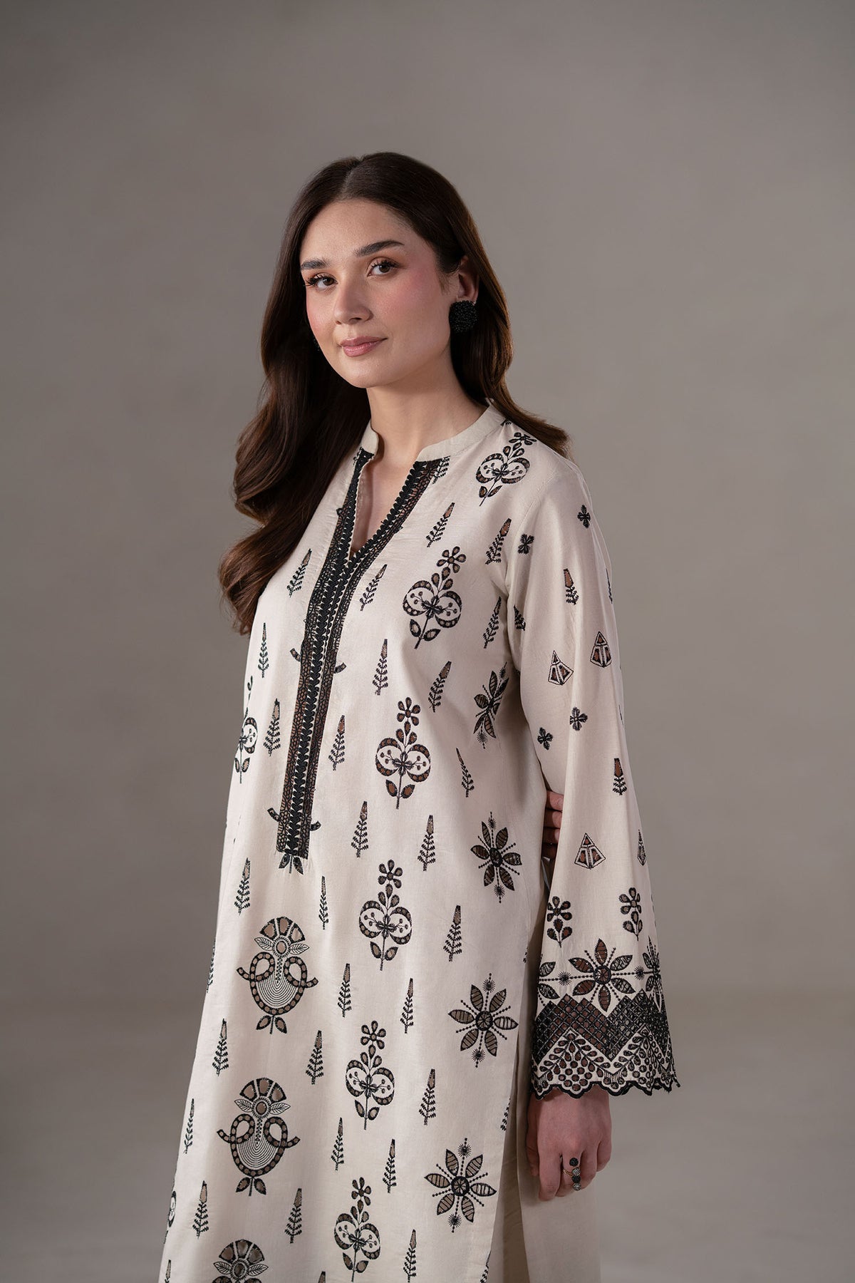 Akbar Aslam | Pret Lawn | Slate L Off White Lawn