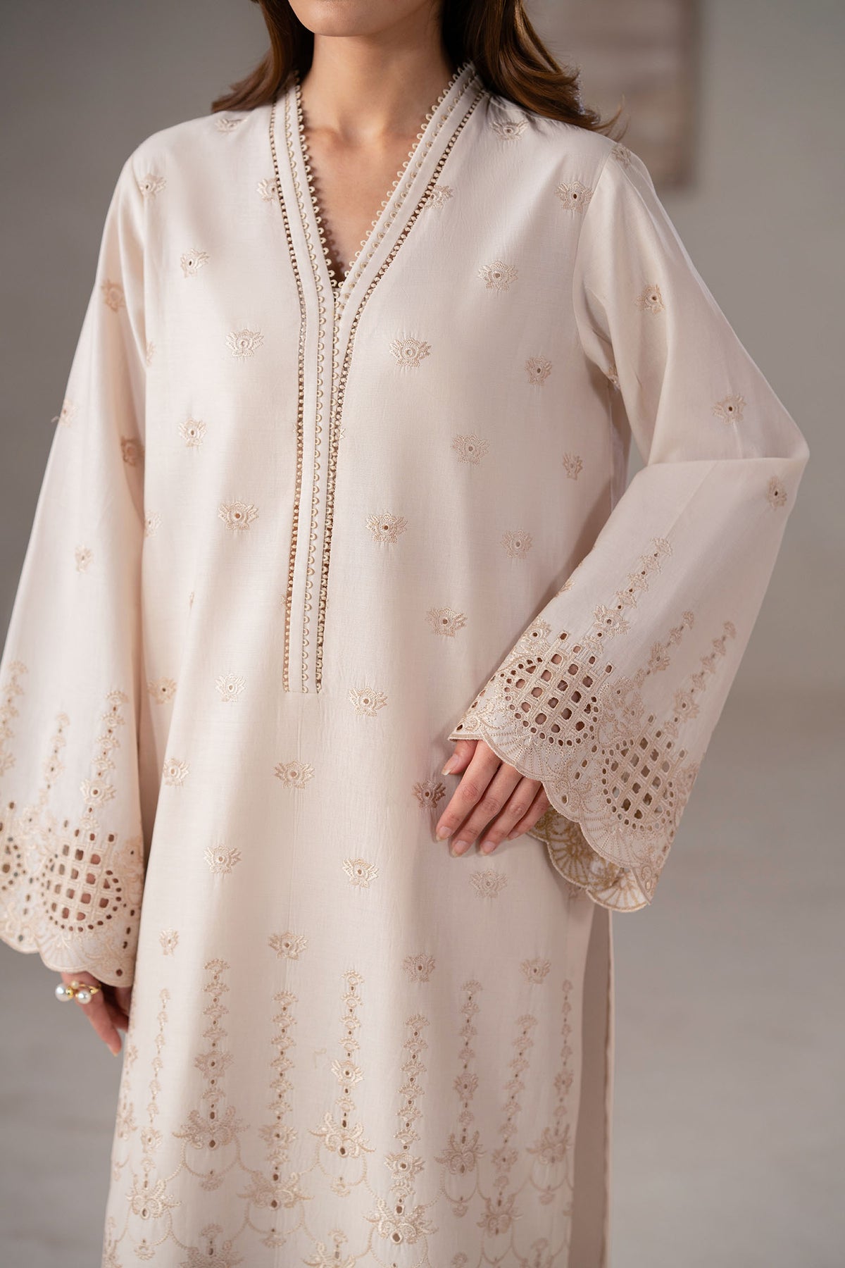 Akbar Aslam | Pret Lawn | Ivra M Off White Lawn