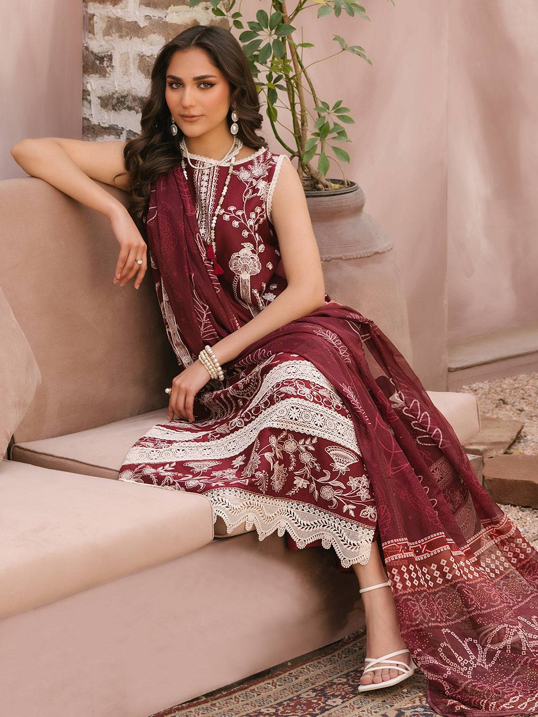 Mahnur | Masakali Luxury Lawn 24 | MK 02 - B - Pakistani Designer Dress - by Mahnur | Type: Luxury - 100% Original at Saira Sultan