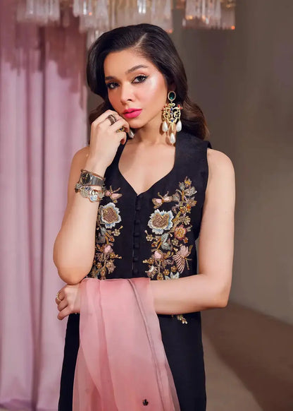 Mahum Asad | Forever and Ever Formals | Verve - Pakistani Designer Dress - by Mahum Asad | Type: Formal - 100% Original at Saira Sultan