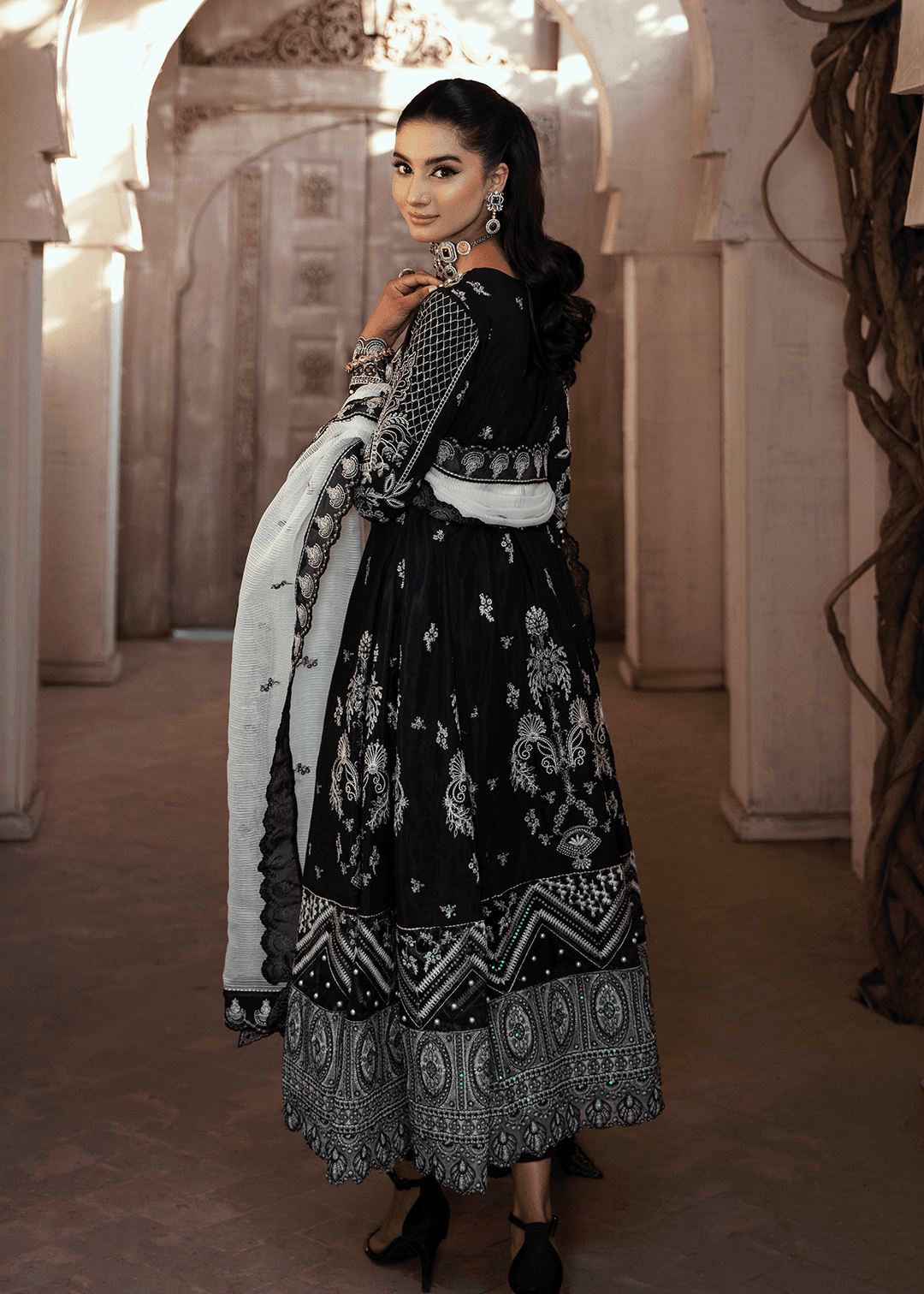 Maria Osama Khan | Rang e Noor Eid Edit | Neel Kamal-Black - Pakistani Designer Dress - by Maria Osama Khan | Type: Formal - 100% Original at Saira Sultan
