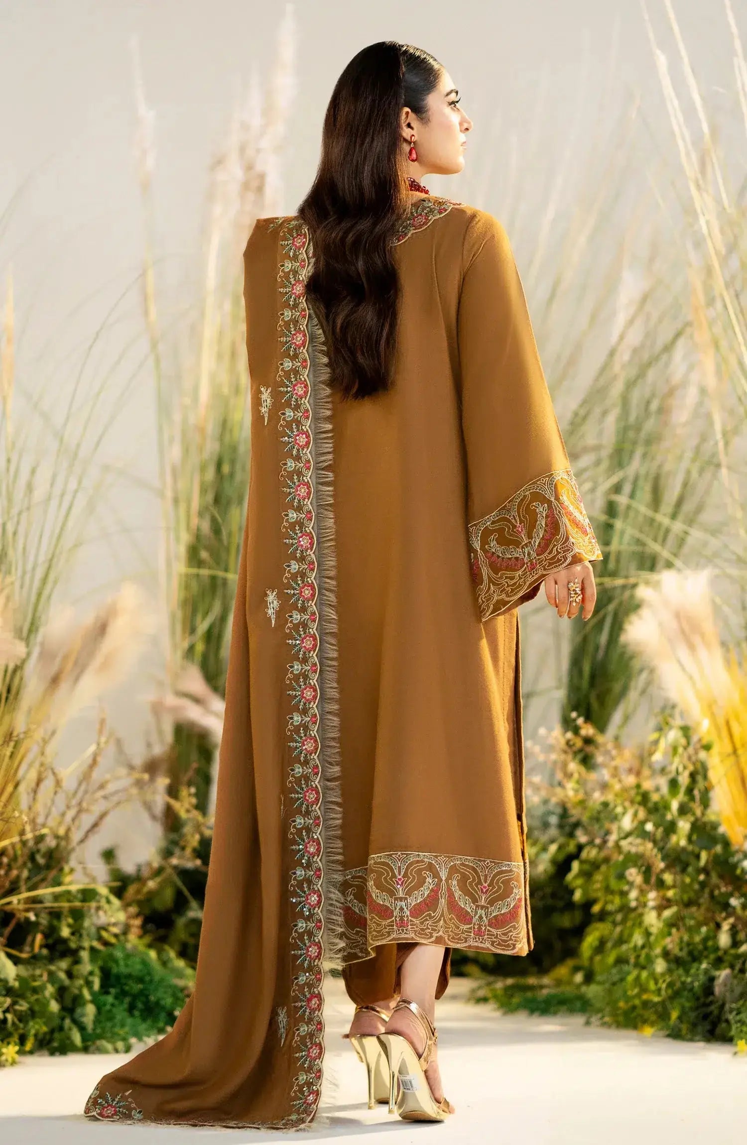 Maryum N Maria | Shehr Bano Winter 23 | HARLEEN MW23564 - Pakistani Designer Dress - by Maryum N Maria | Type: Luxury - 100% Original at Saira Sultan