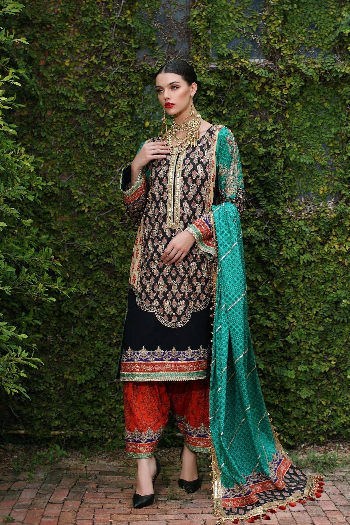Mina Kashif | Festive Lawn | Zenel - Pakistani Designer Dress - by Mina Kashif | Type: Luxury - 100% Original at Saira Sultan