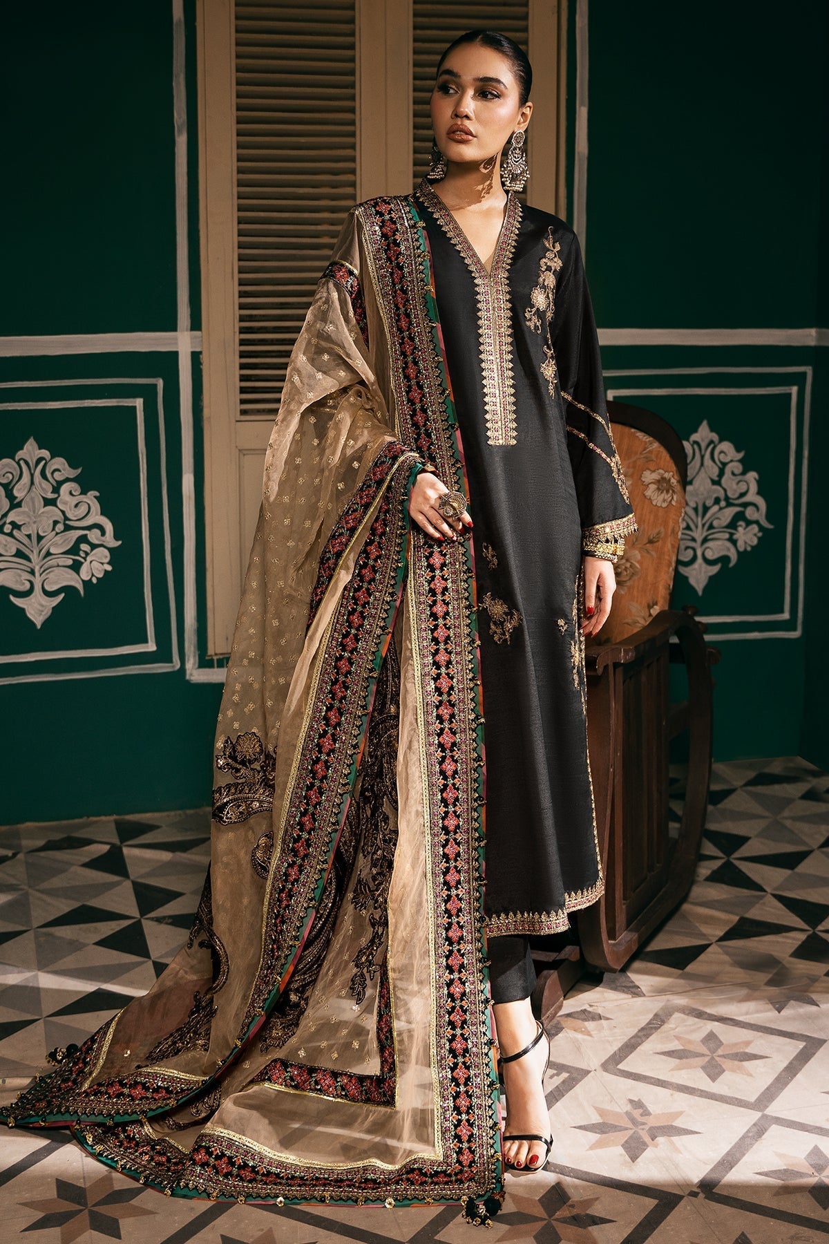 Mina Kashif | Meeral Formals 24 | Nawera M Black Raw Silk