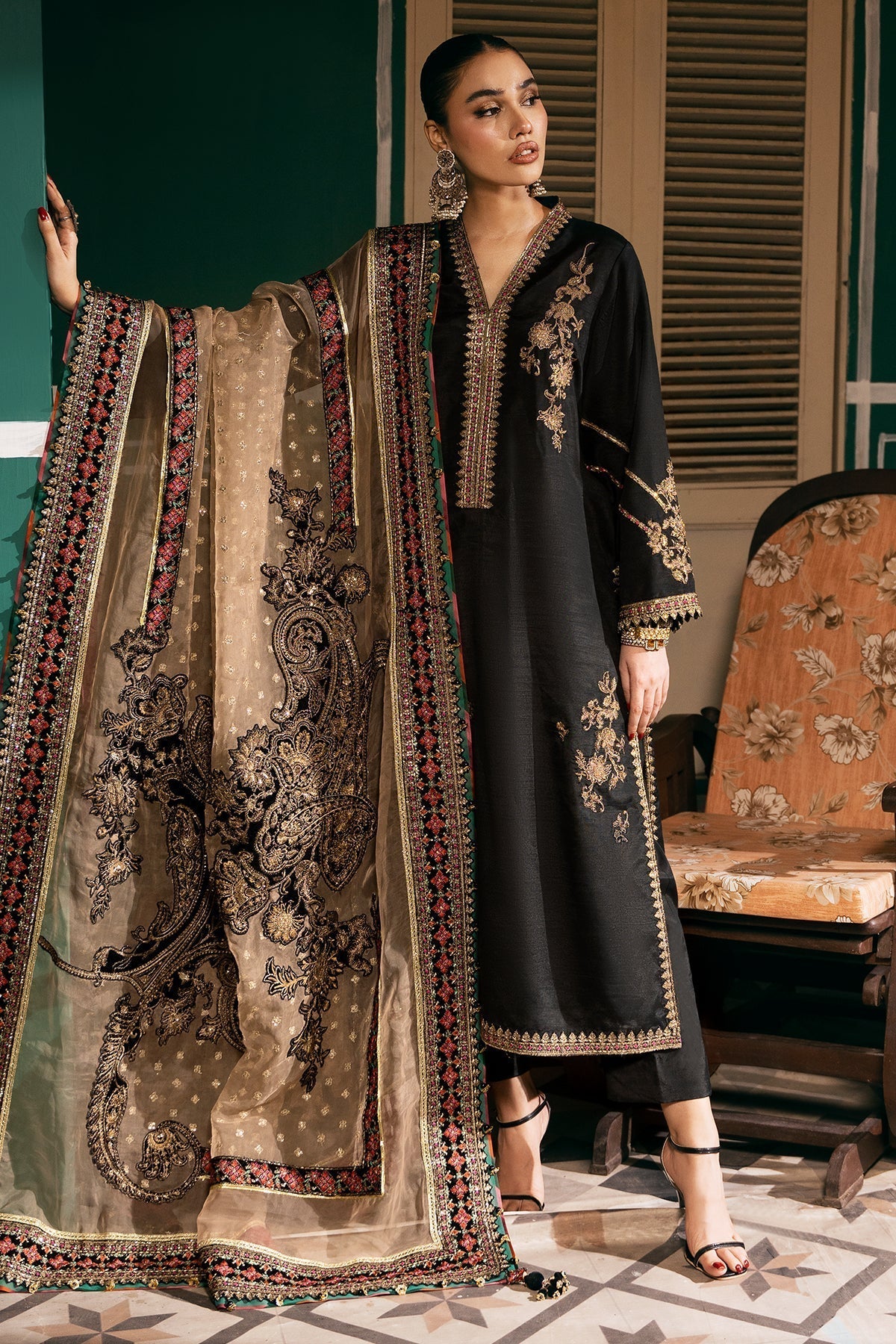 Mina Kashif | Meeral Formals 24 | Nawera XS Black Raw Silk
